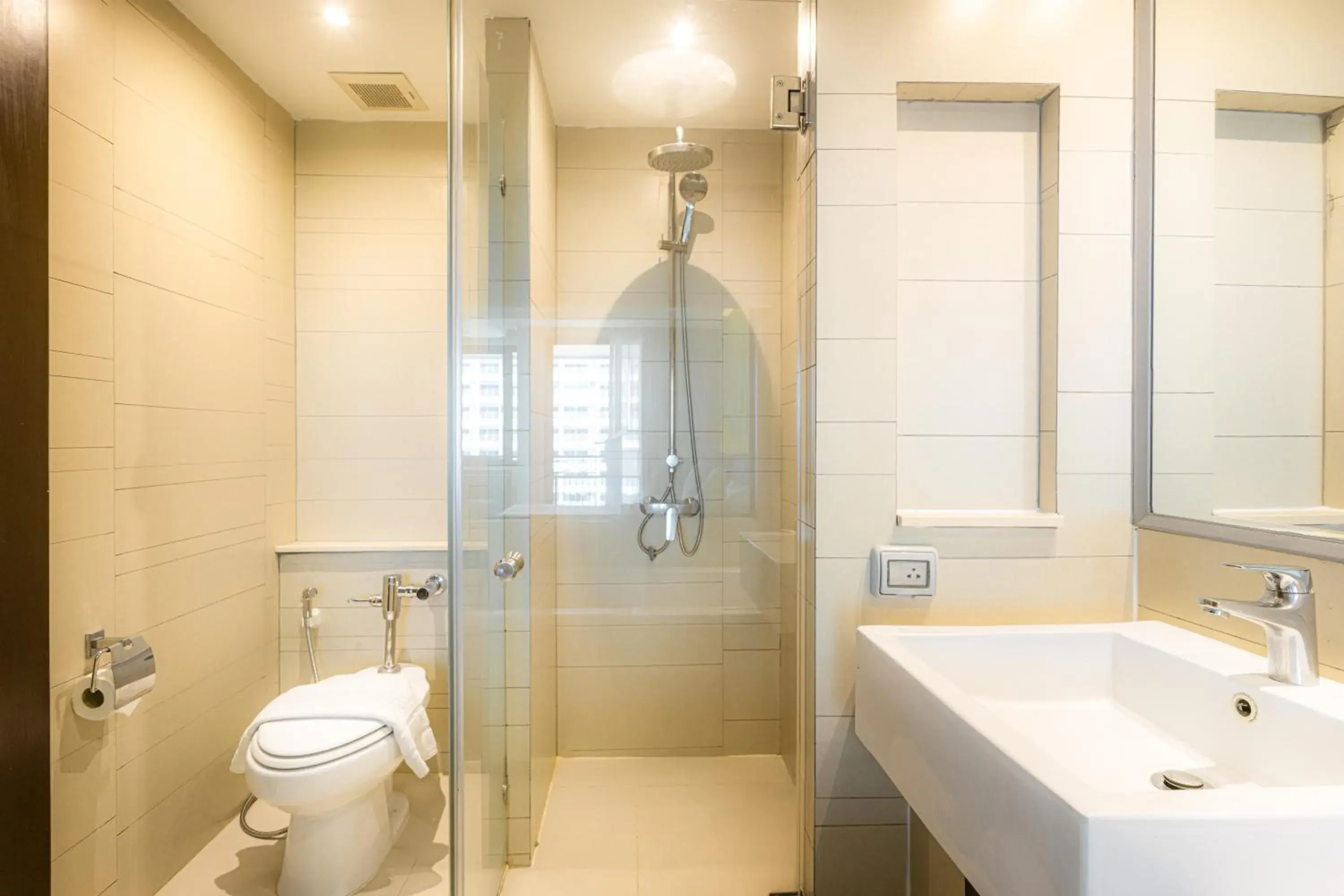 Deluxe Room in Bay Beach Resort Jomtien Deluxe Room in Bay Beach Resort Jomtien