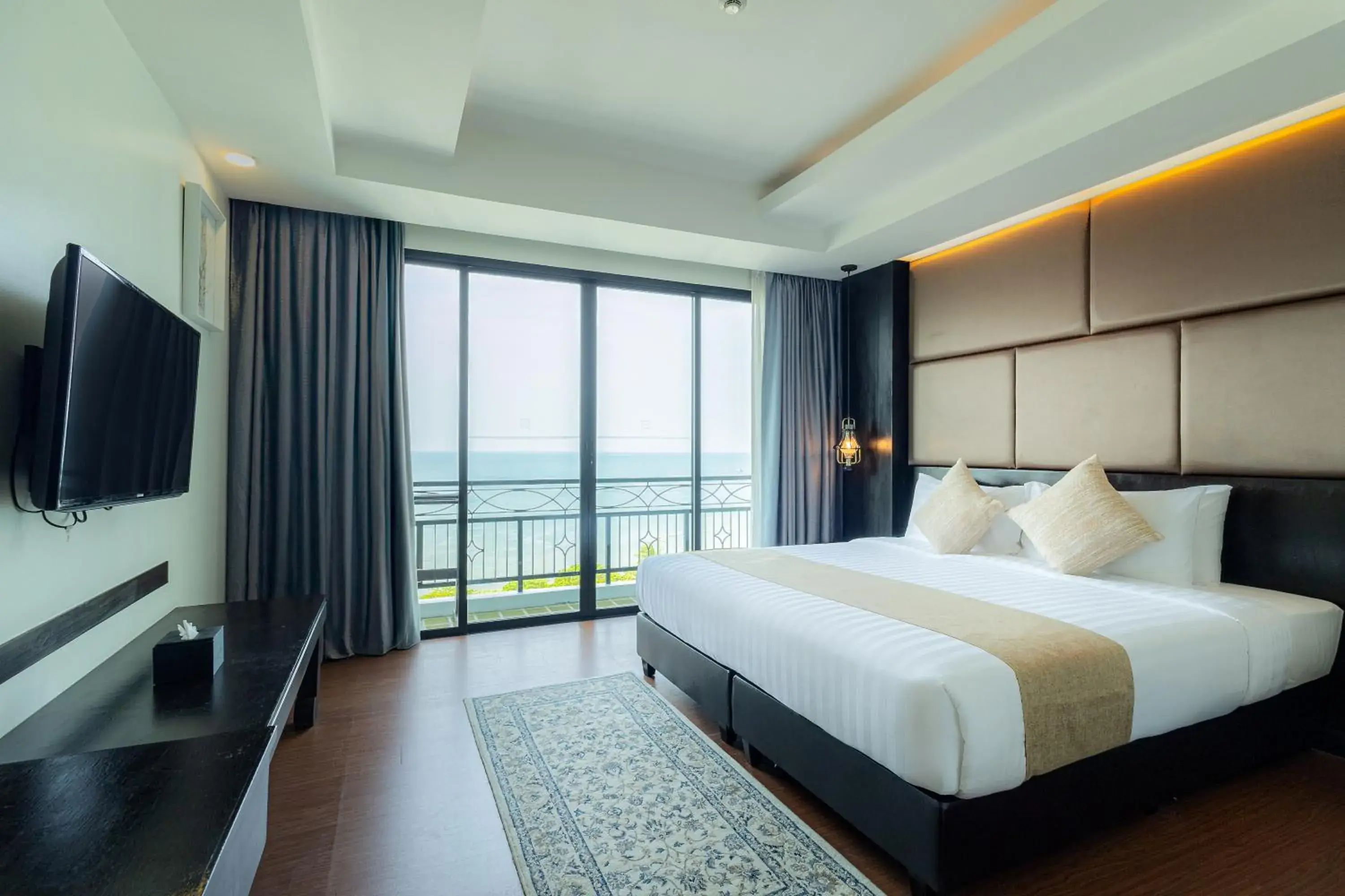 Deluxe Seaview in Bay Beach Resort Jomtien Deluxe Seaview in Bay Beach Resort Jomtien