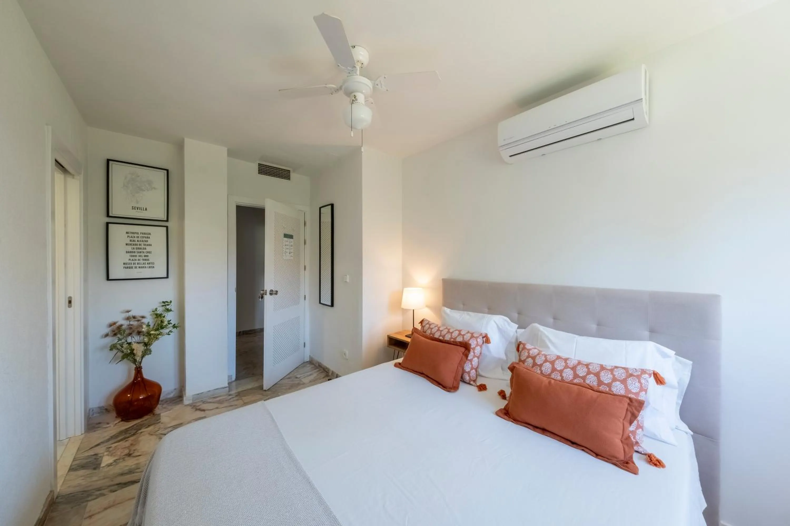 Bedroom, Bed in Hotel B&B Casa Arena Sevilla