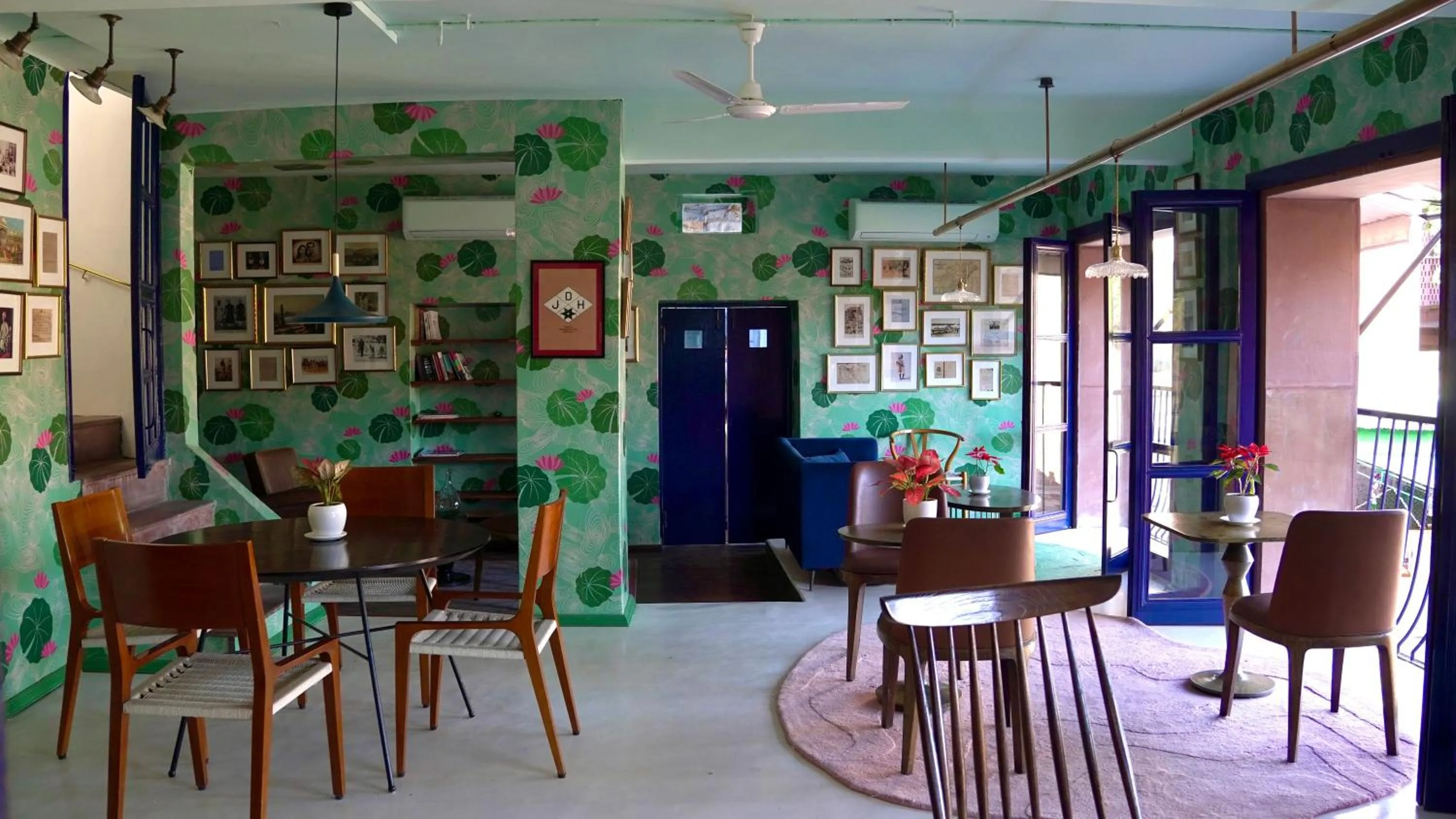 Restaurant/places to eat in The Stepwell Hotel