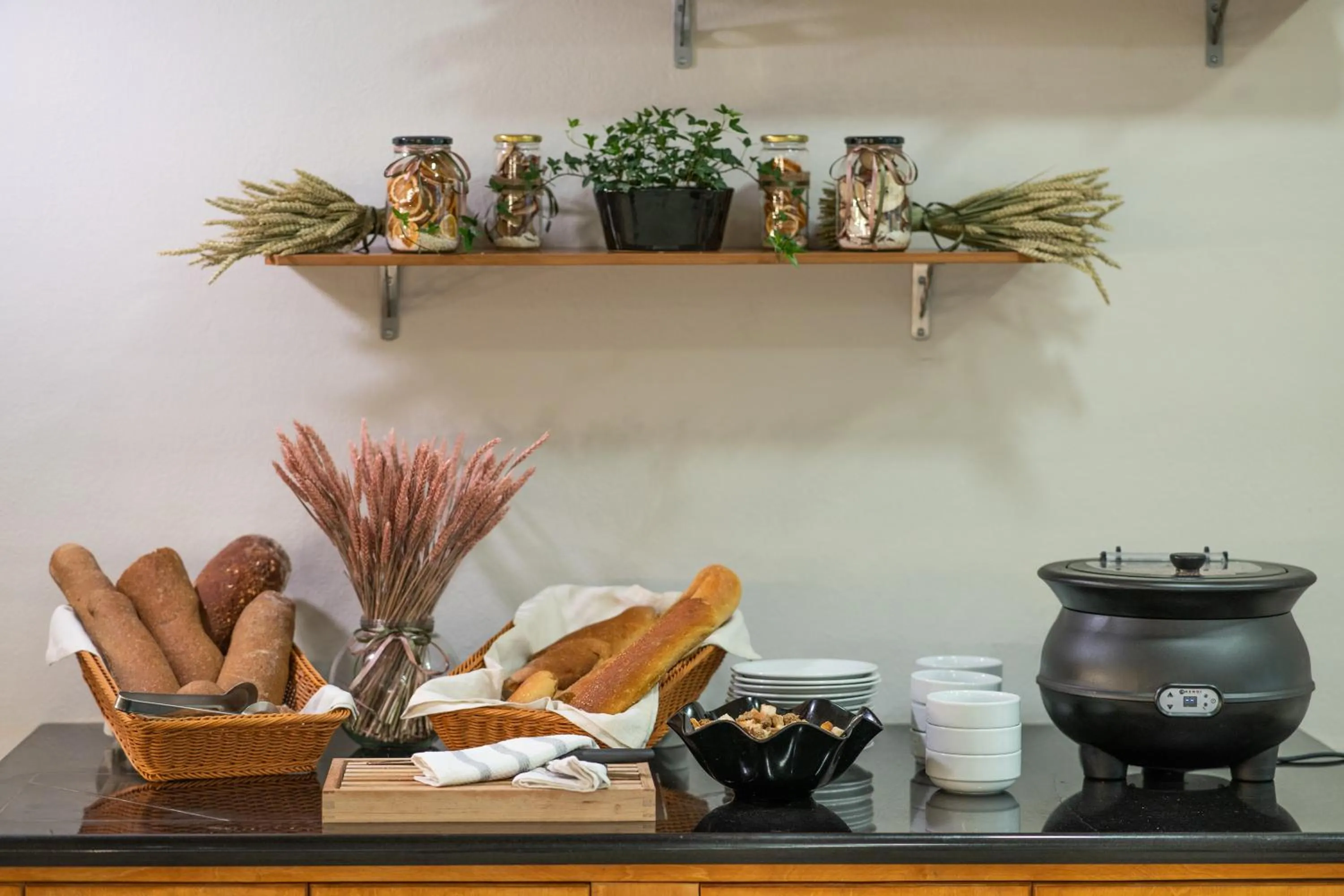 Restaurant/places to eat in CNic Gemini Hotel