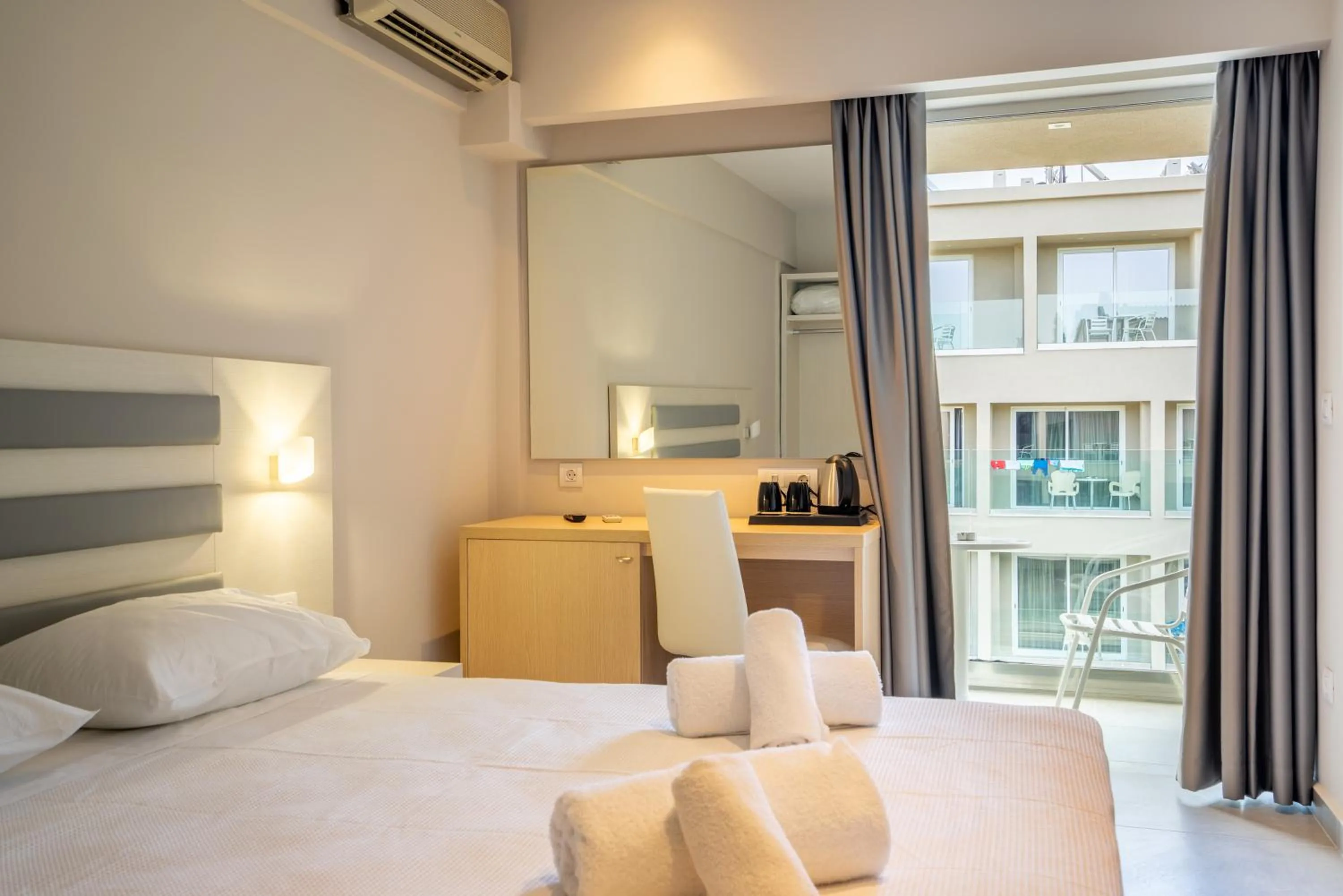 Bedroom, Bed in CNic Gemini Hotel