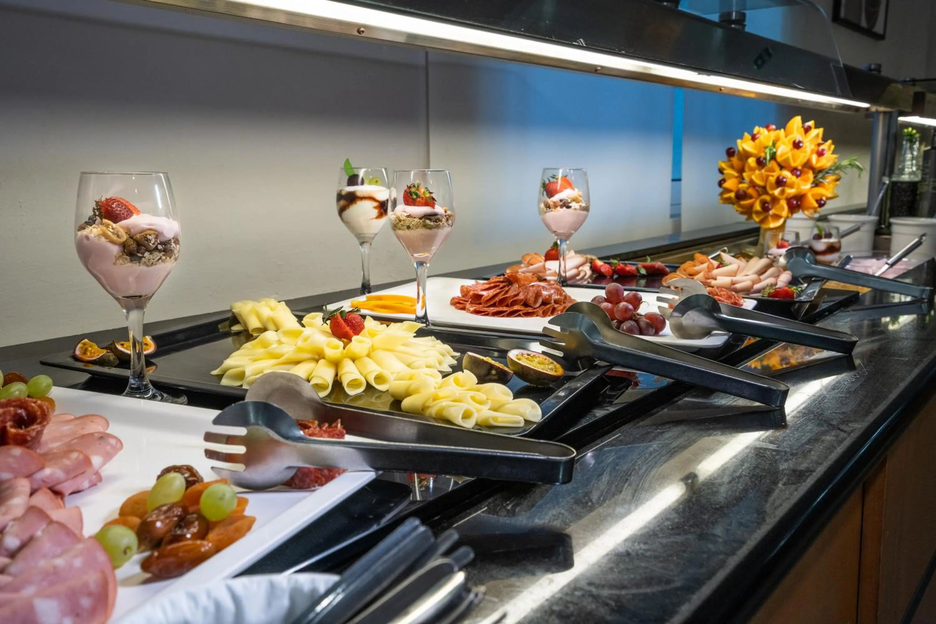 Restaurant/places to eat in CNic Gemini Hotel