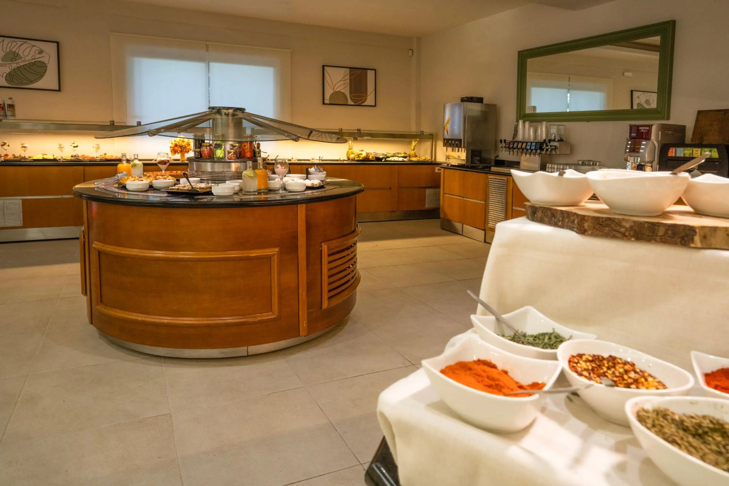 Restaurant/places to eat in CNic Gemini Hotel