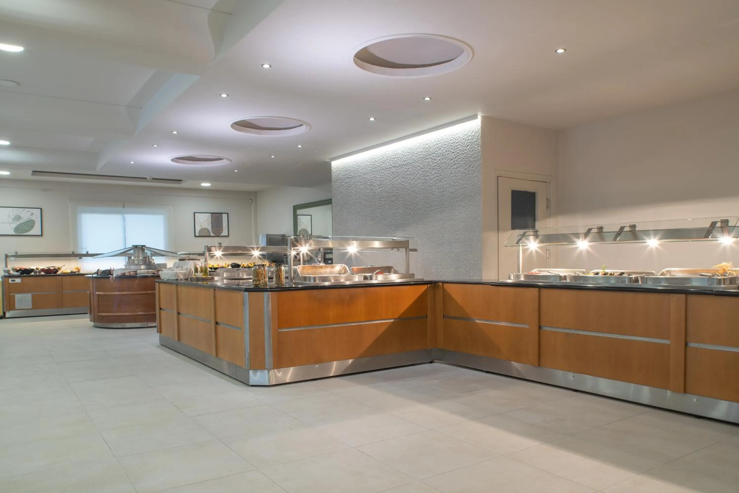 Restaurant/places to eat in CNic Gemini Hotel