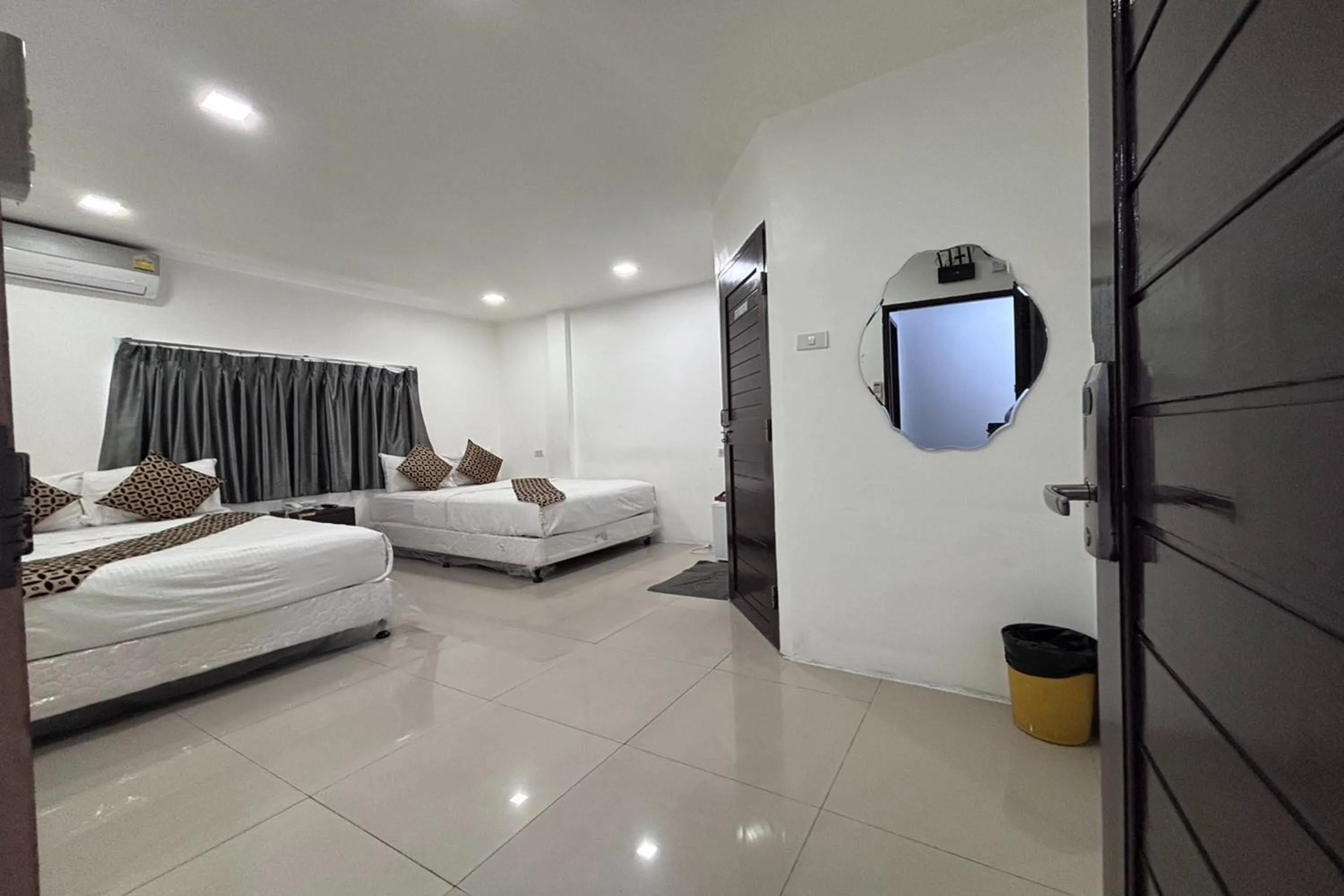 Bed in Papa Ji Hotel and Restaurant