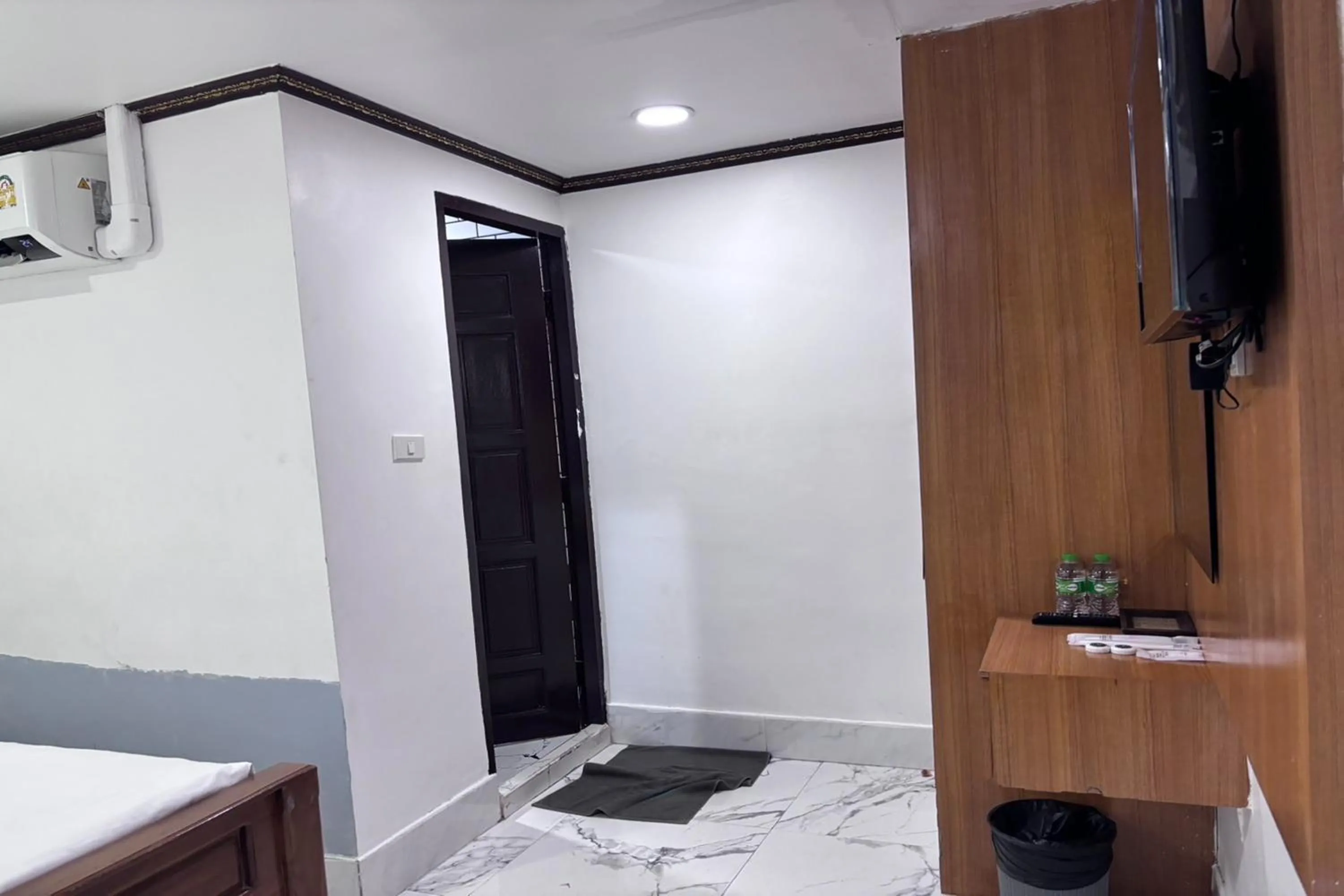 TV and multimedia in Papa Ji Hotel and Restaurant