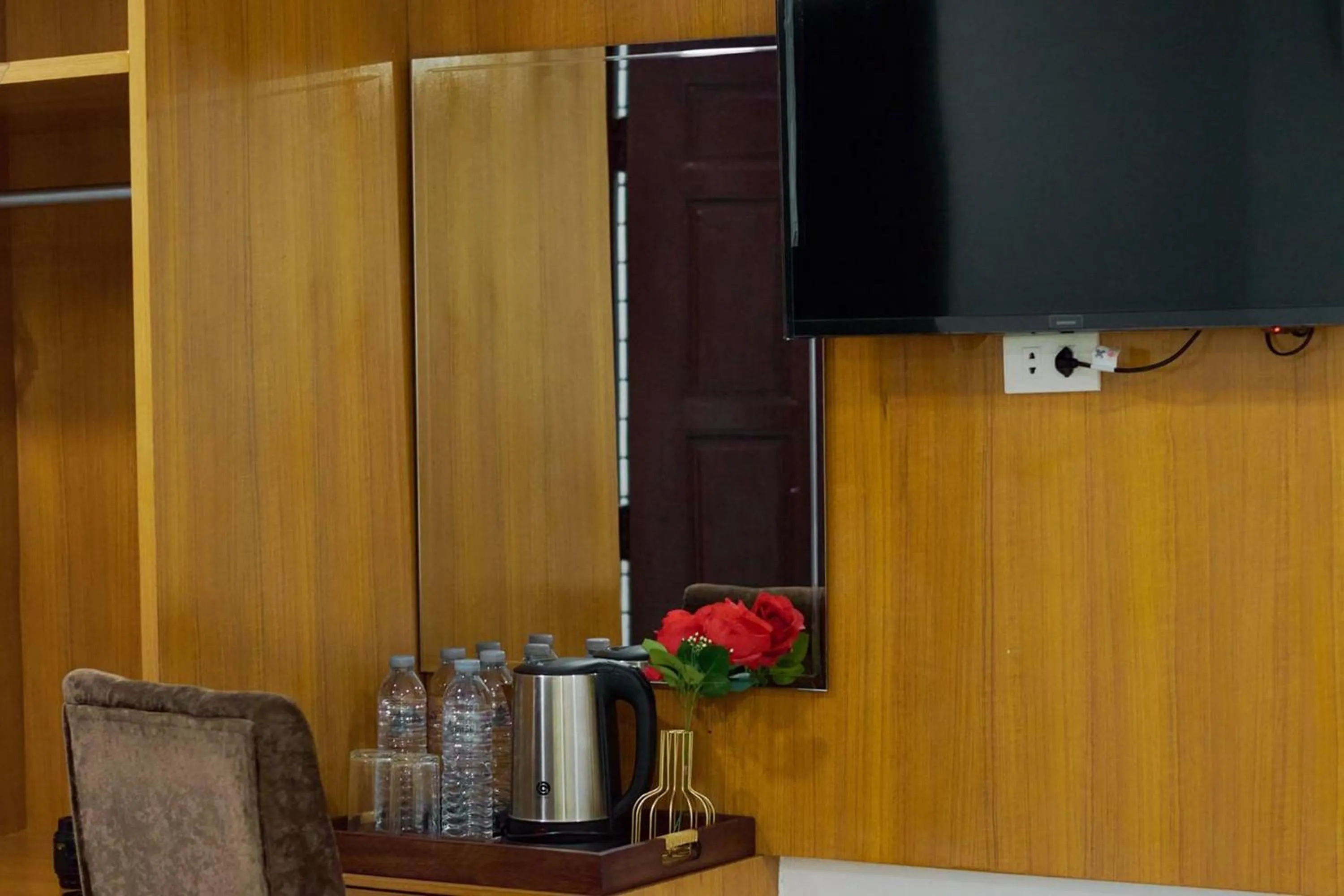 Coffee/tea facilities in Papa Ji Hotel and Restaurant