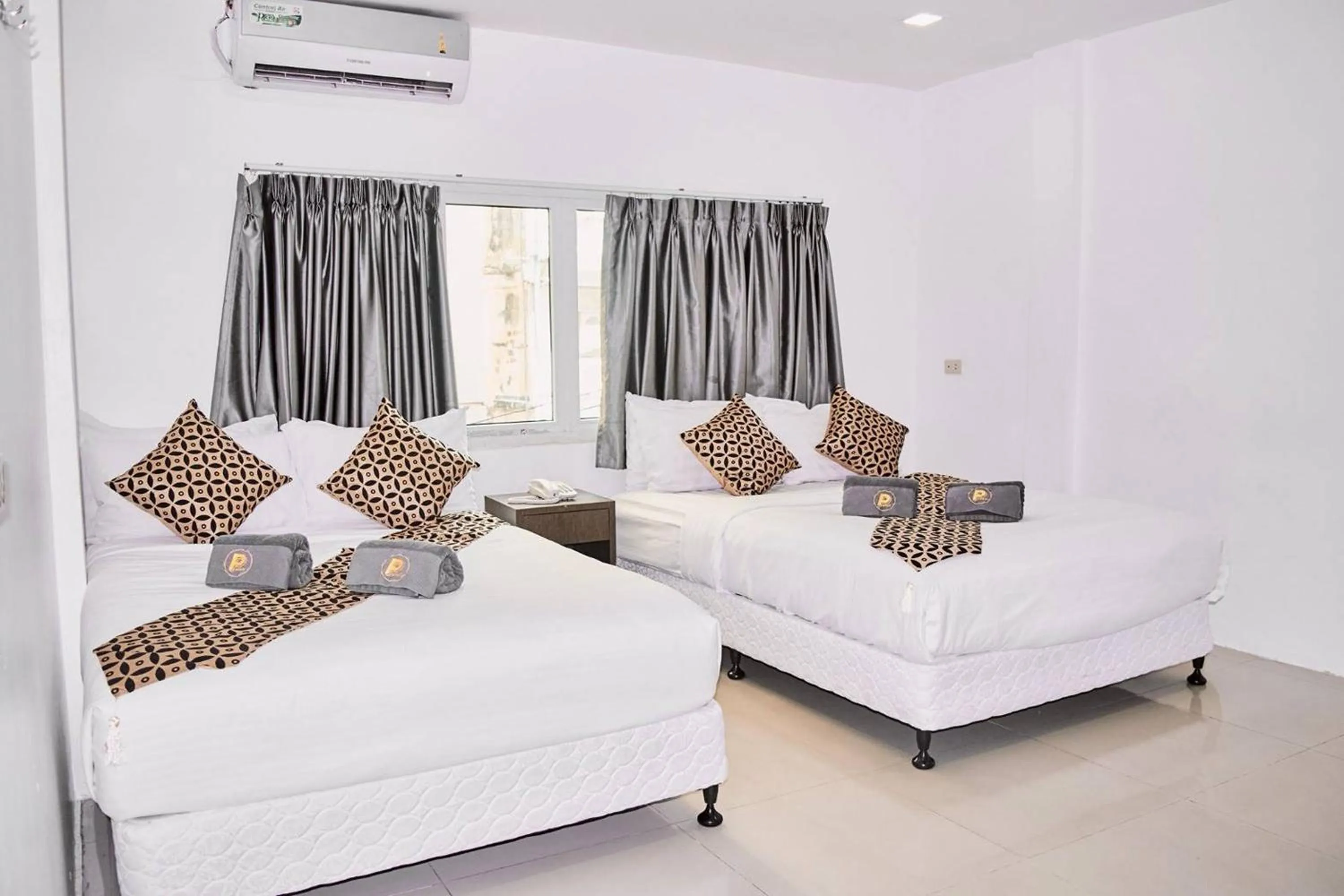 Bed in Papa Ji Hotel and Restaurant