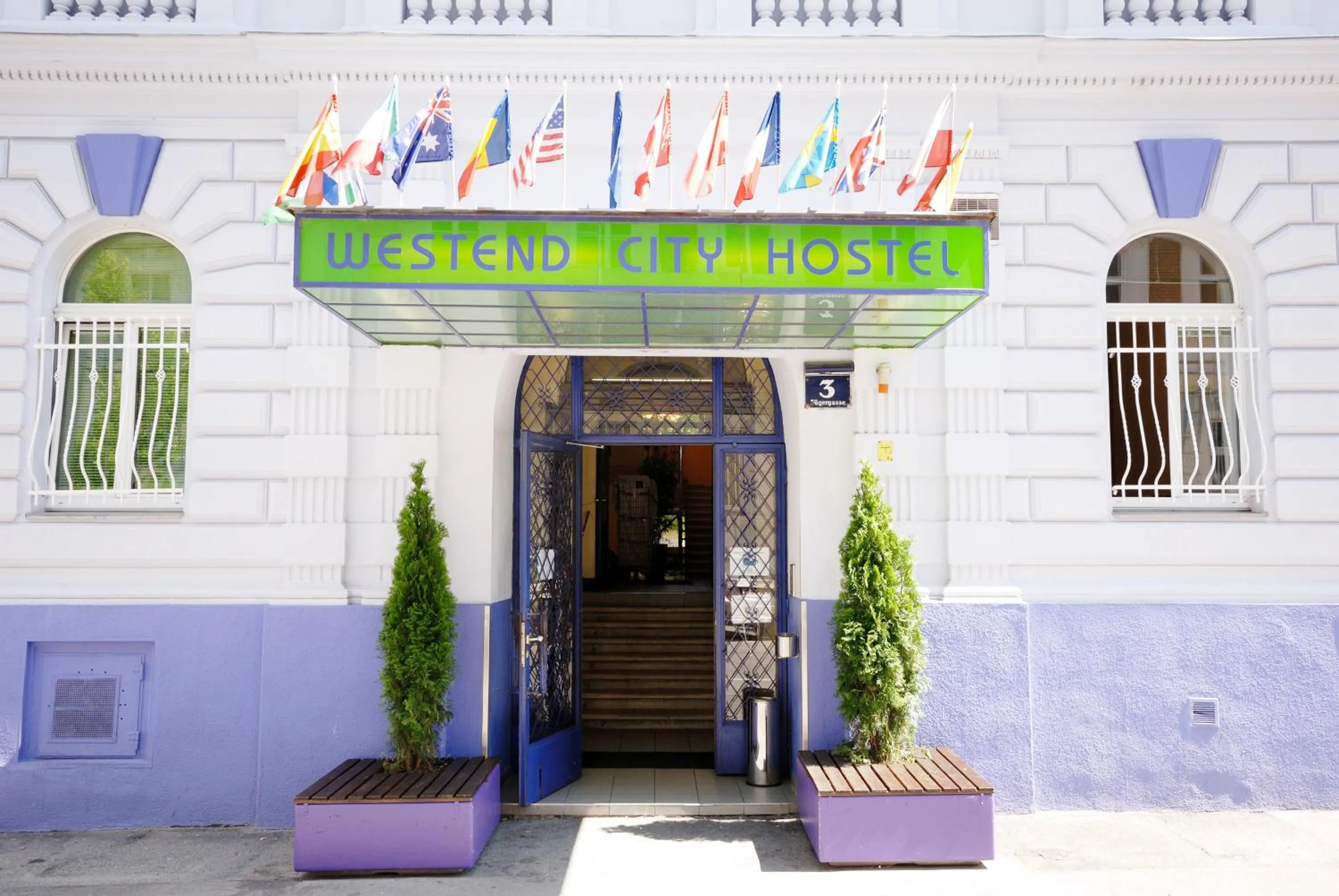 Facade/entrance in Westend City Hostel