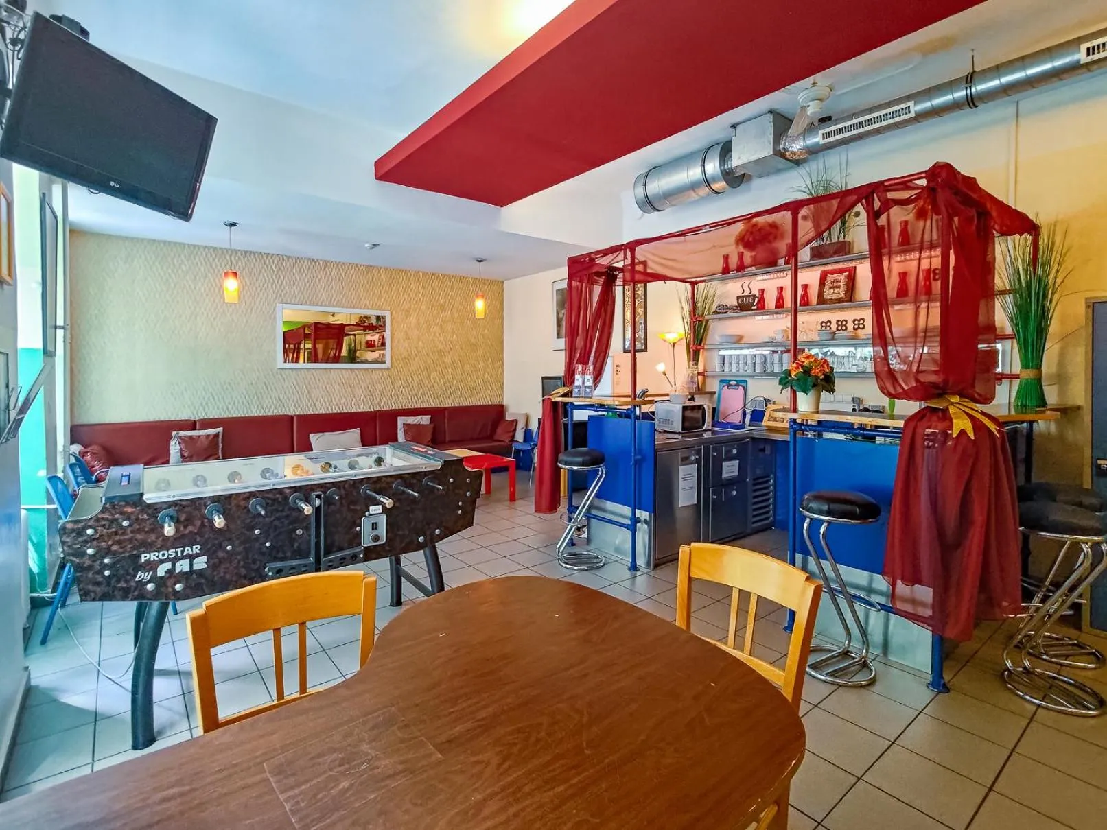 Communal lounge/ TV room in Westend City Hostel