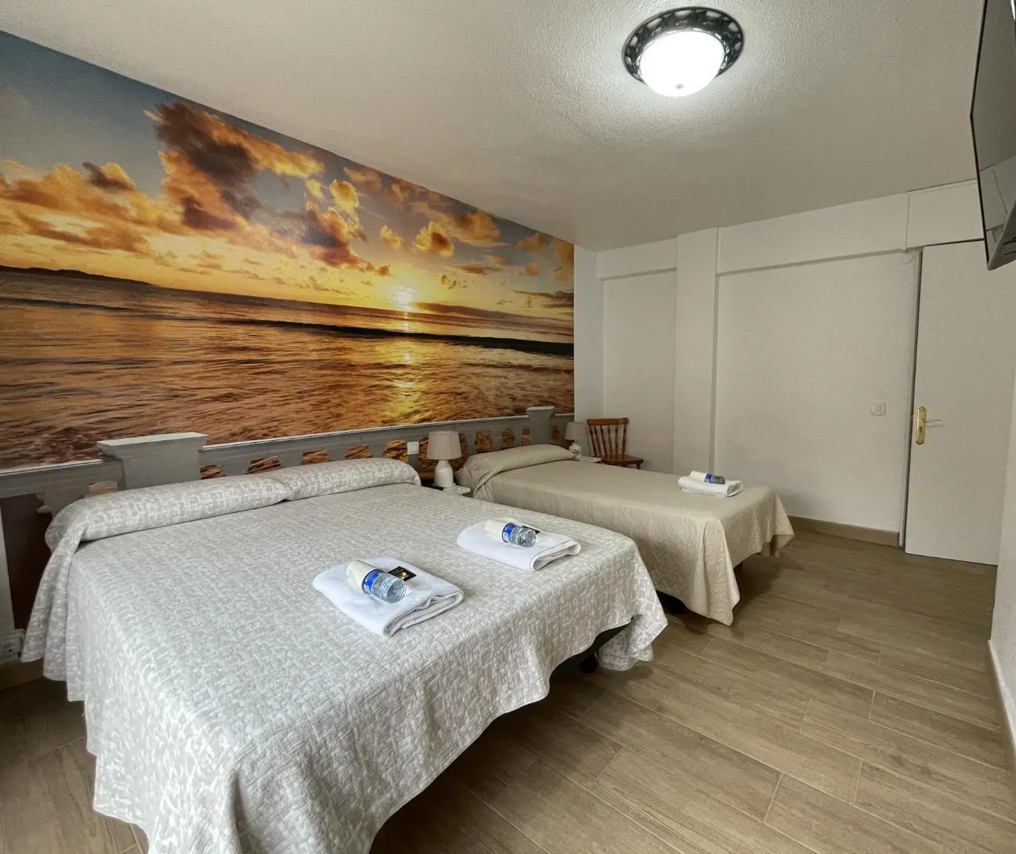 HOSTAL MONREAL HOSTAL MONREAL