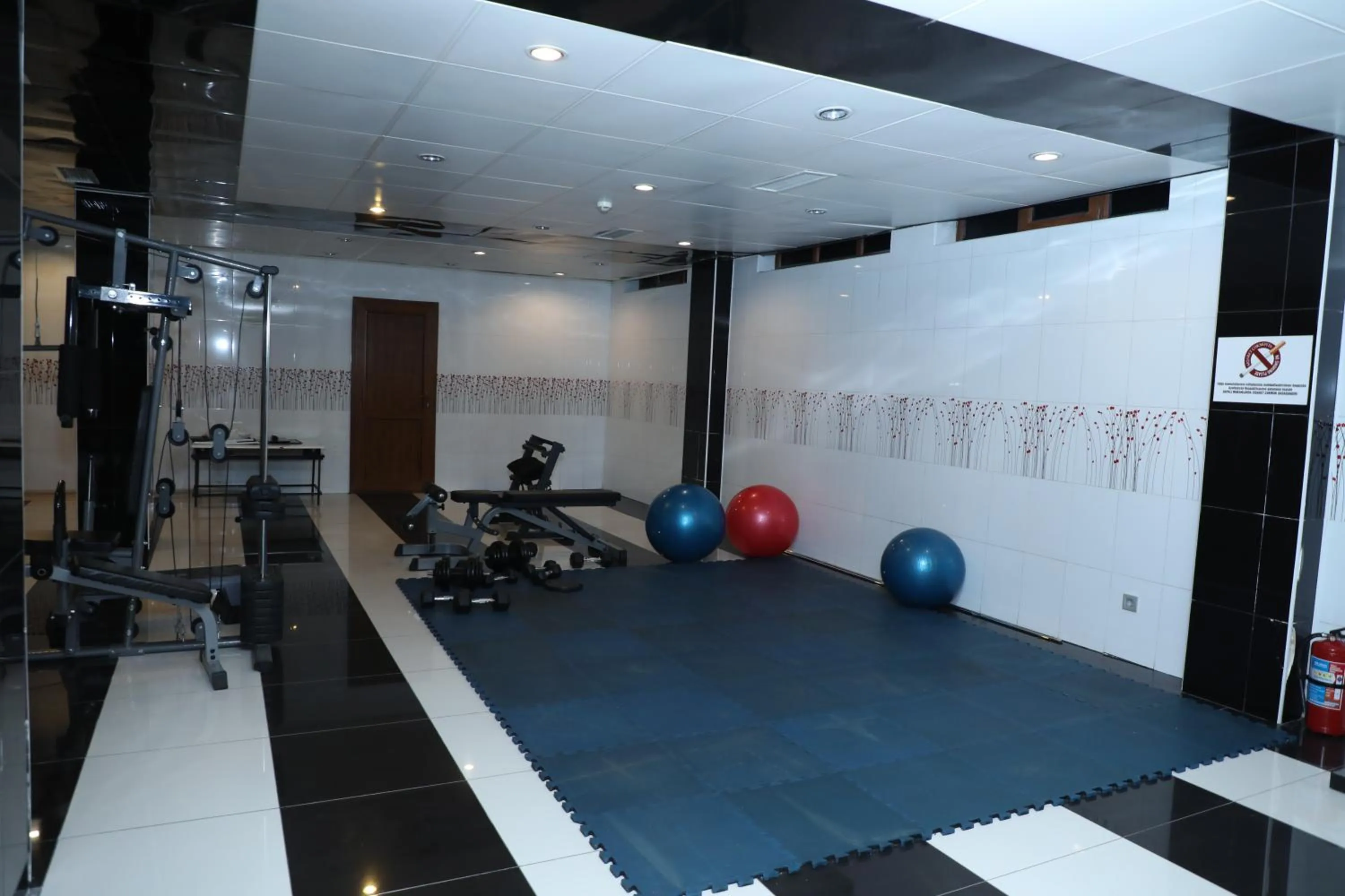 Fitness centre/facilities in Modern Hotel Baku