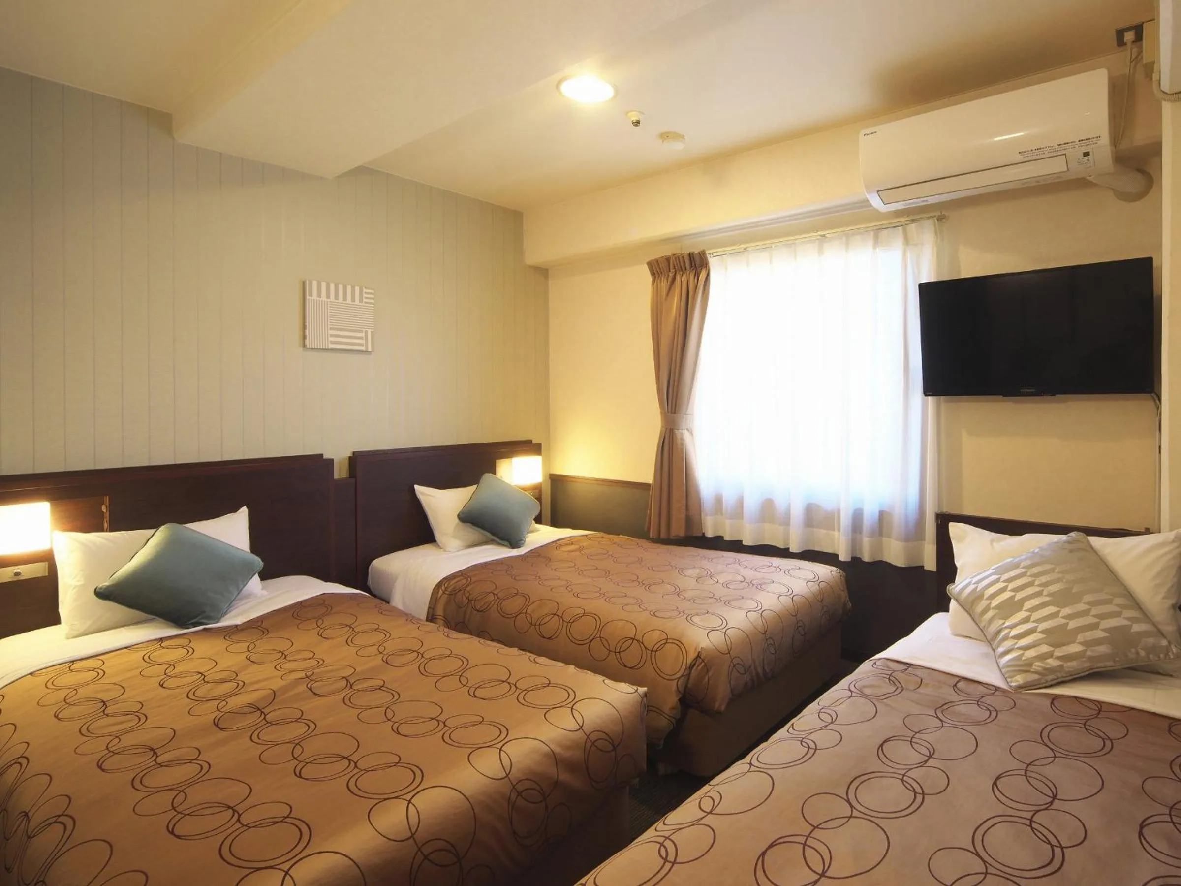 Photo of the whole room, Bed in Yokohama Heiwa Plaza Hotel