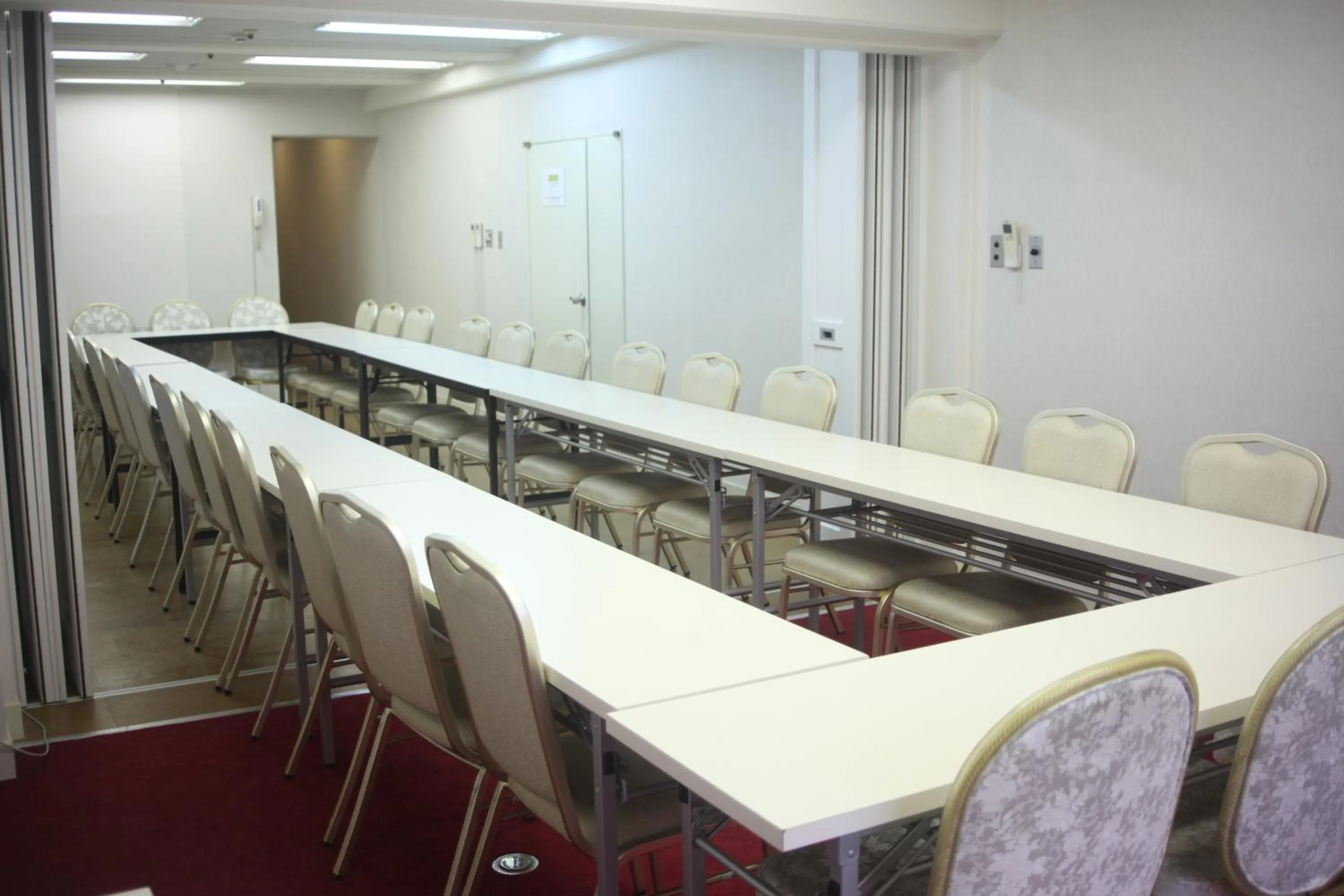 Meeting/conference room in Yokohama Heiwa Plaza Hotel