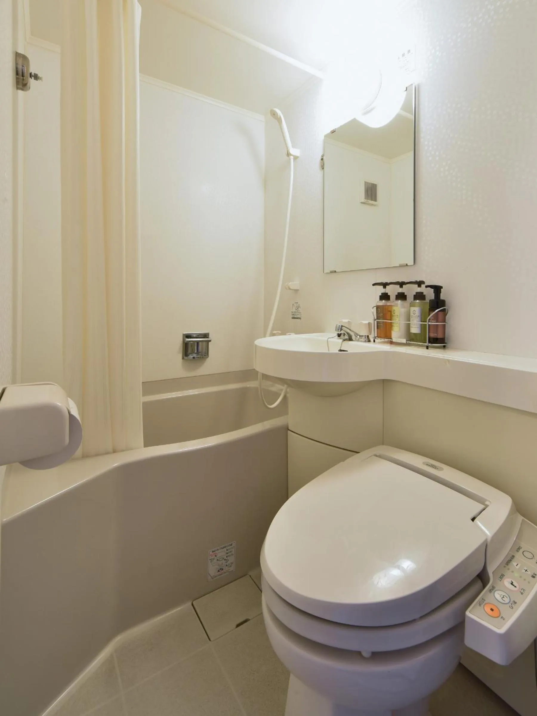 Shower in Yokohama Heiwa Plaza Hotel