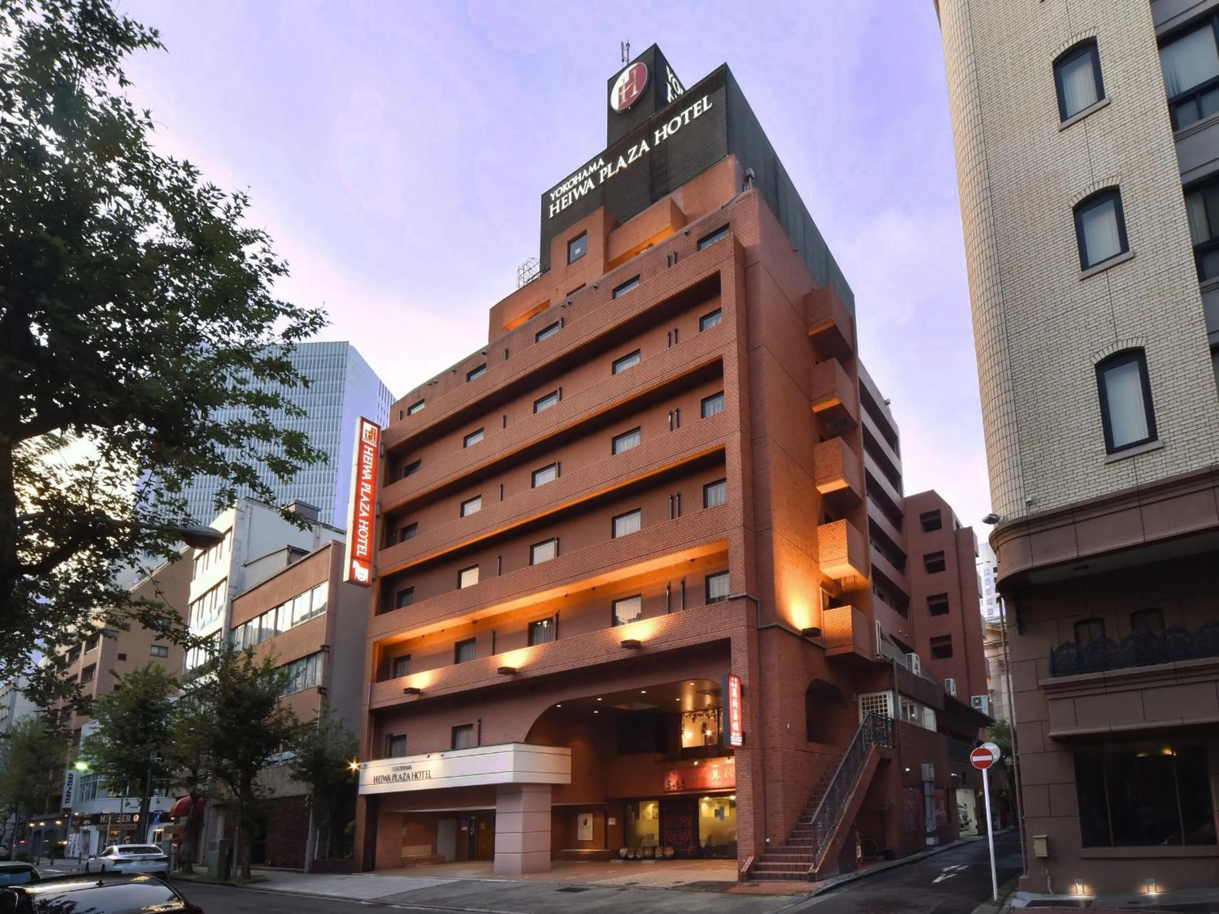 Property building in Yokohama Heiwa Plaza Hotel