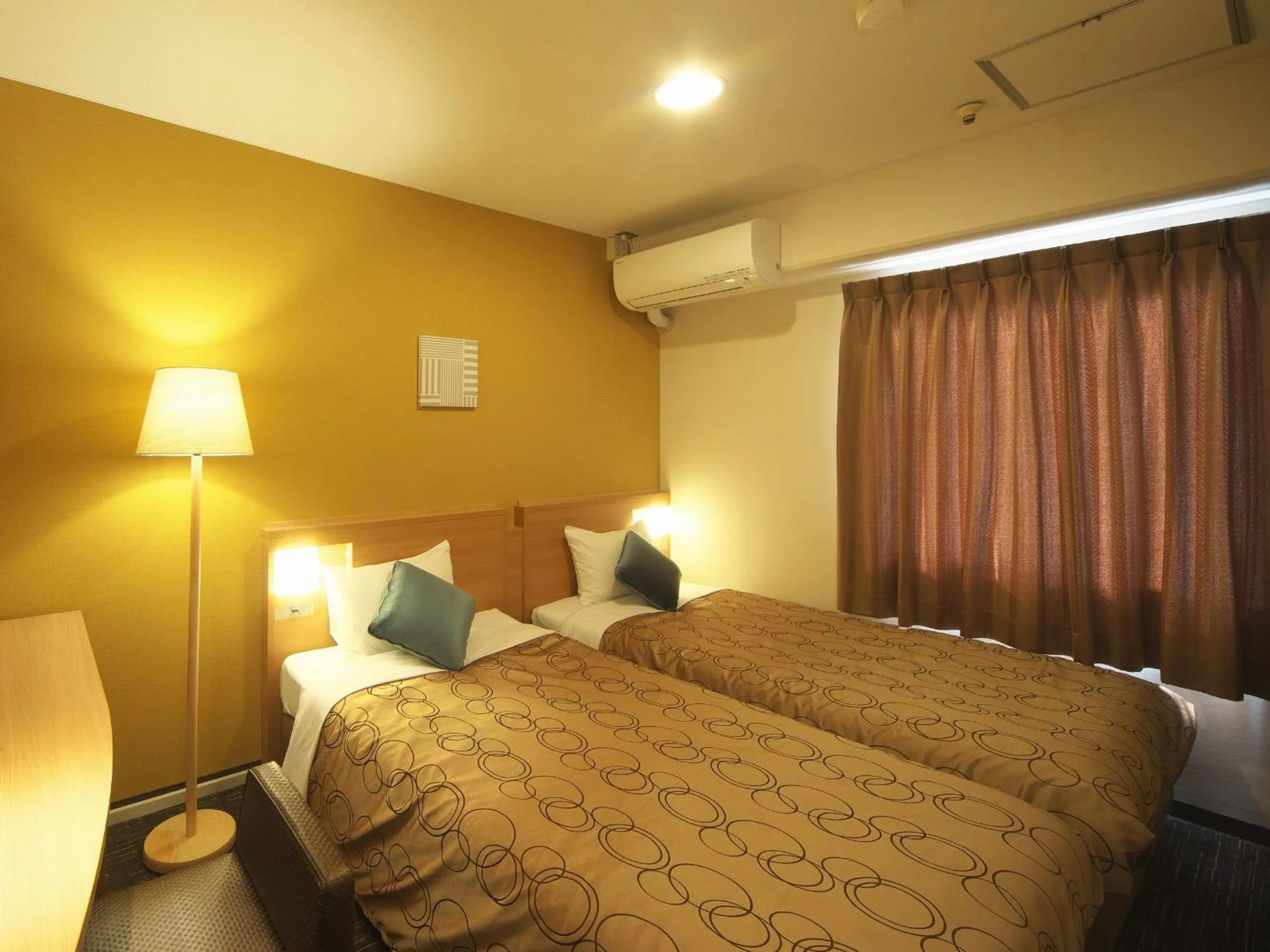 Photo of the whole room, Bed in Yokohama Heiwa Plaza Hotel