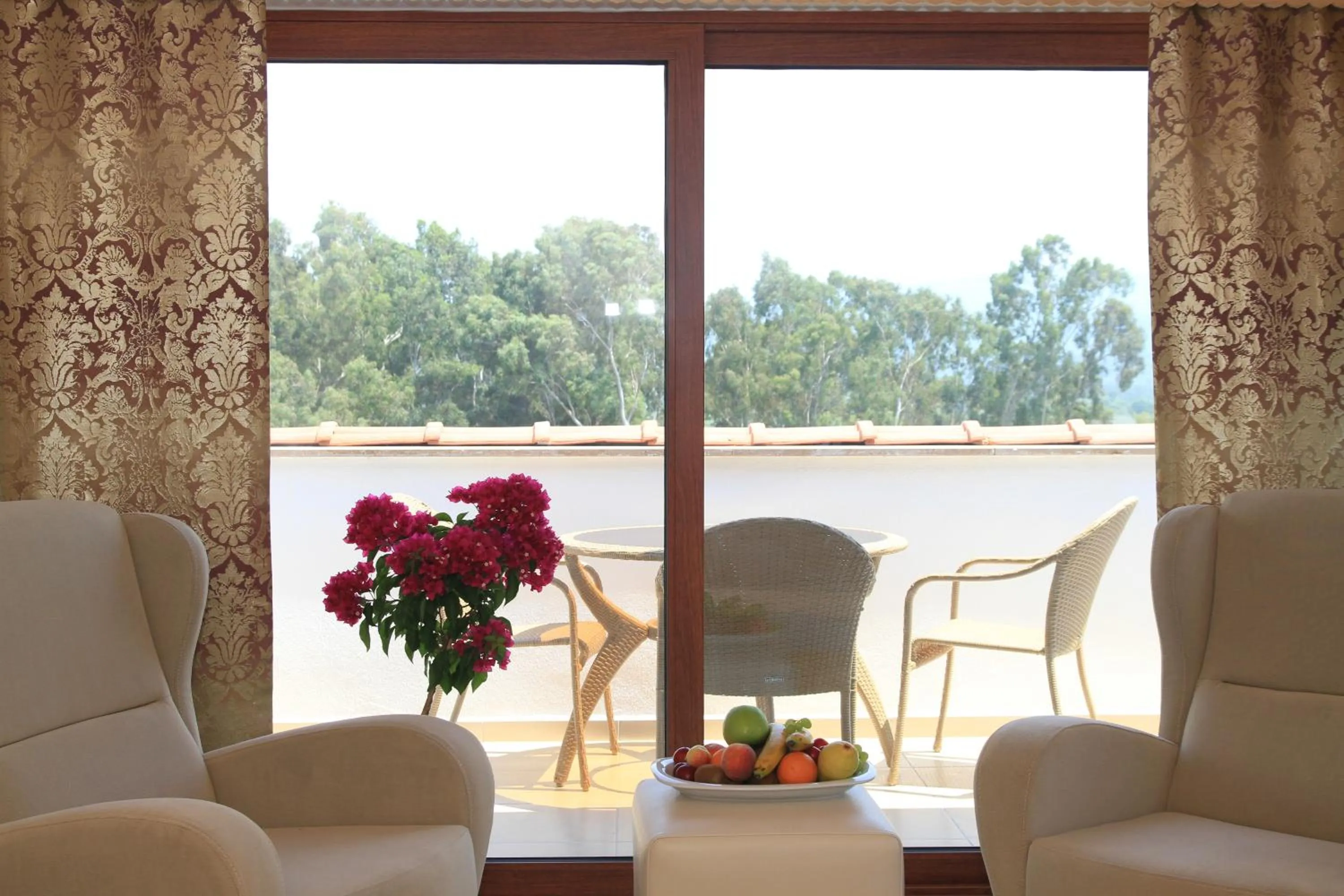 Photo of the whole room in Mervehan Residence