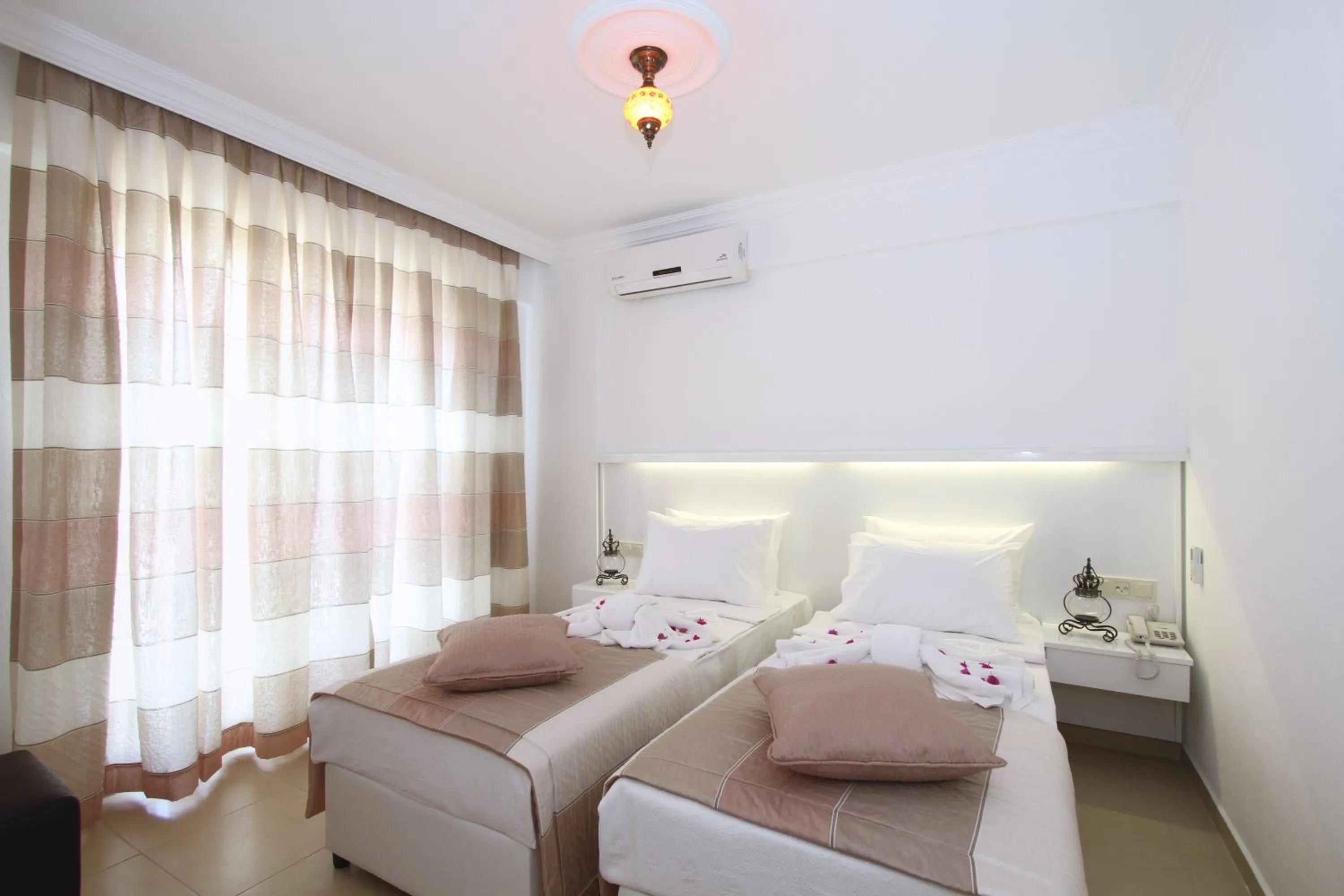 Photo of the whole room, Bed in Mervehan Residence