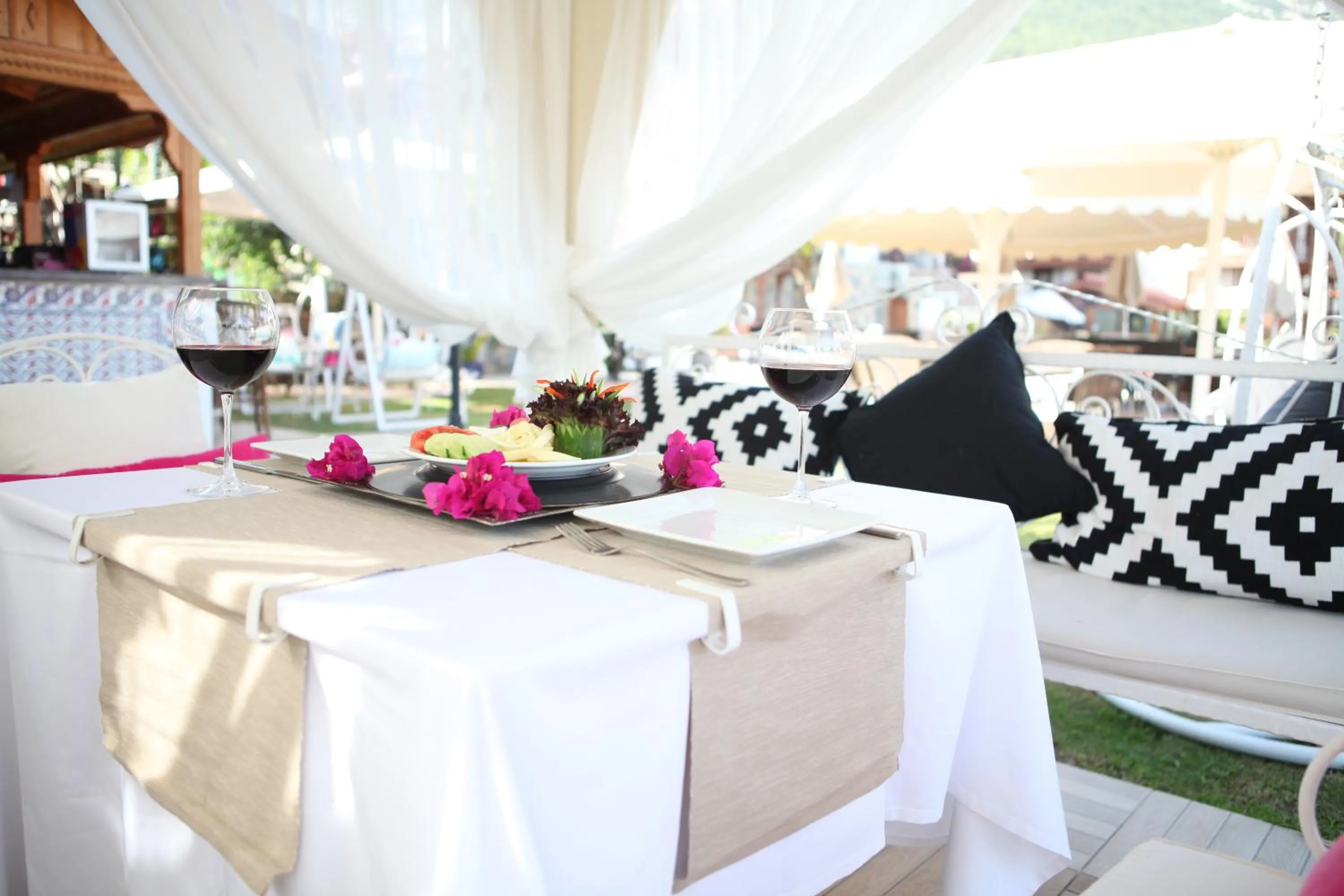 Restaurant/places to eat in Mervehan Residence