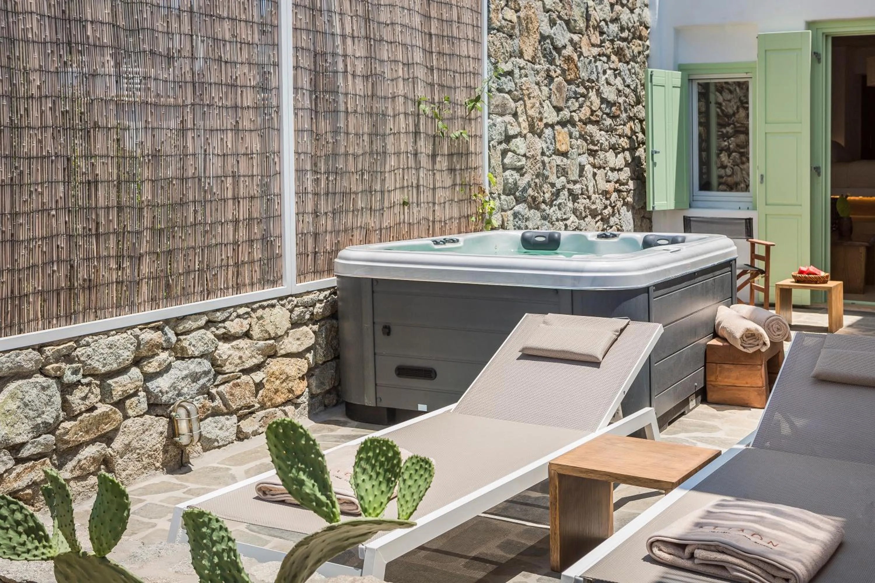 Hot Tub in KLIDON Dreamy Living Suites