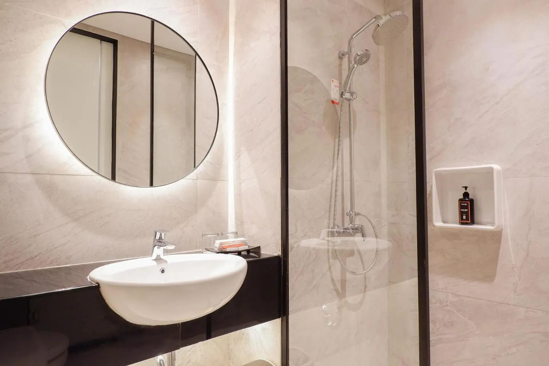 Deluxe King Room in Front One Resort Magelang Deluxe King Room in Front One Resort Magelang