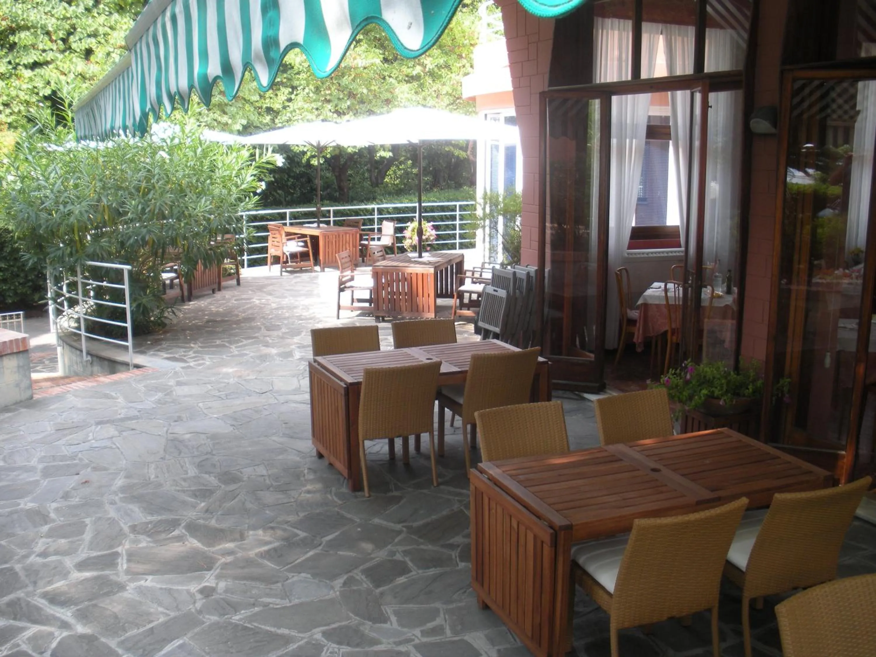 Facade/entrance in Hotel Esperia