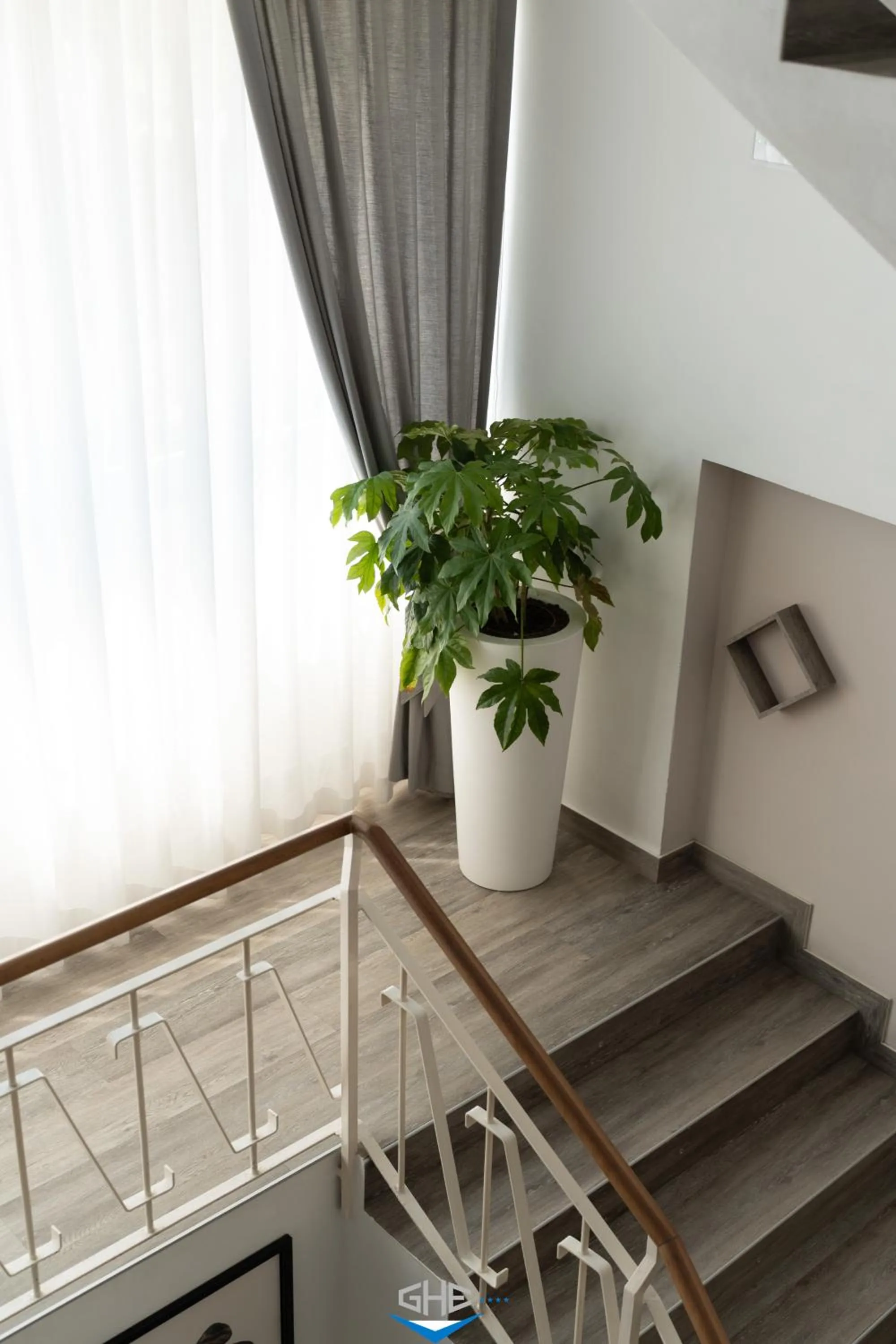 Text overlay in Grand Hotel Excelsior