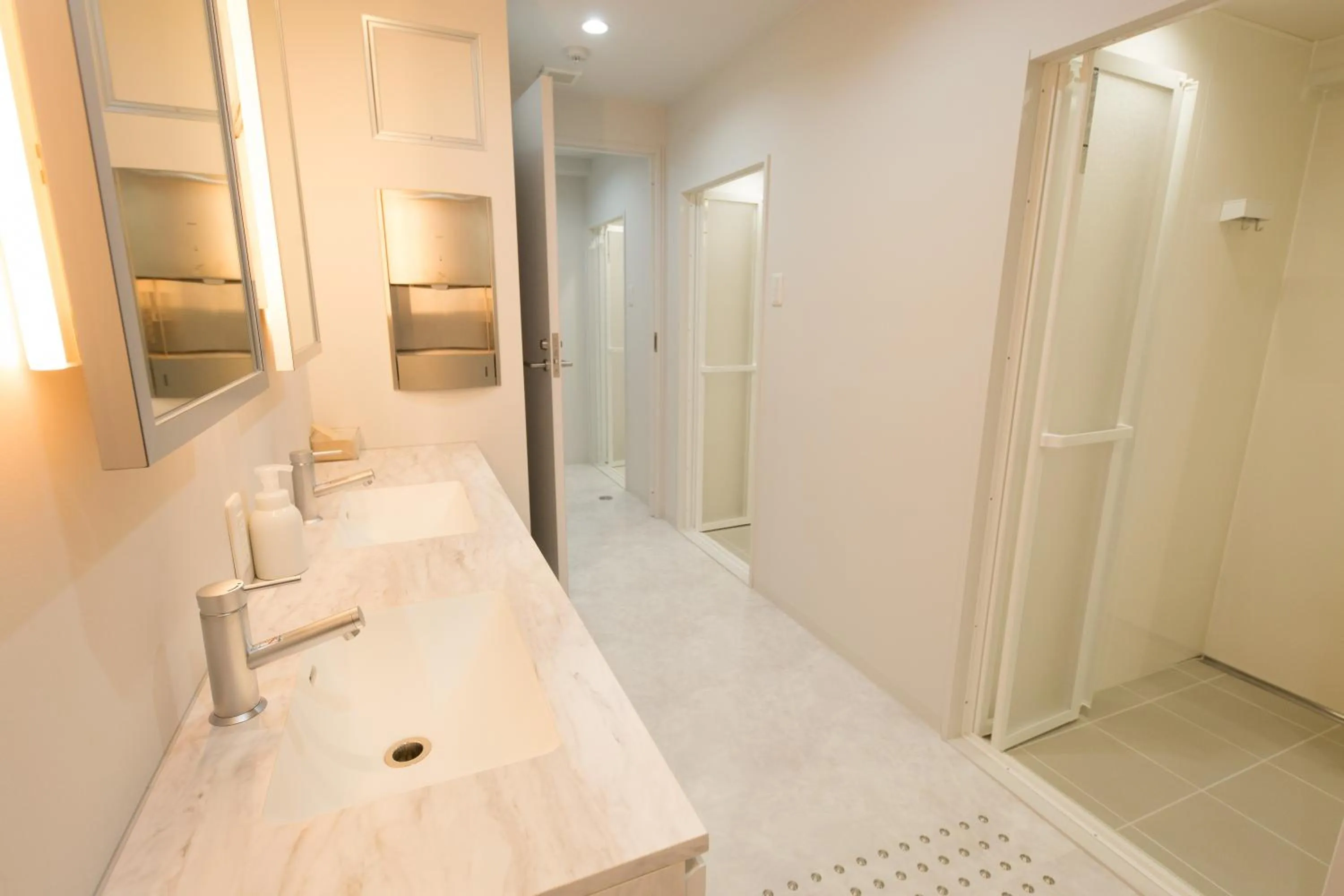 Shower in TSUKIMI HOTEL