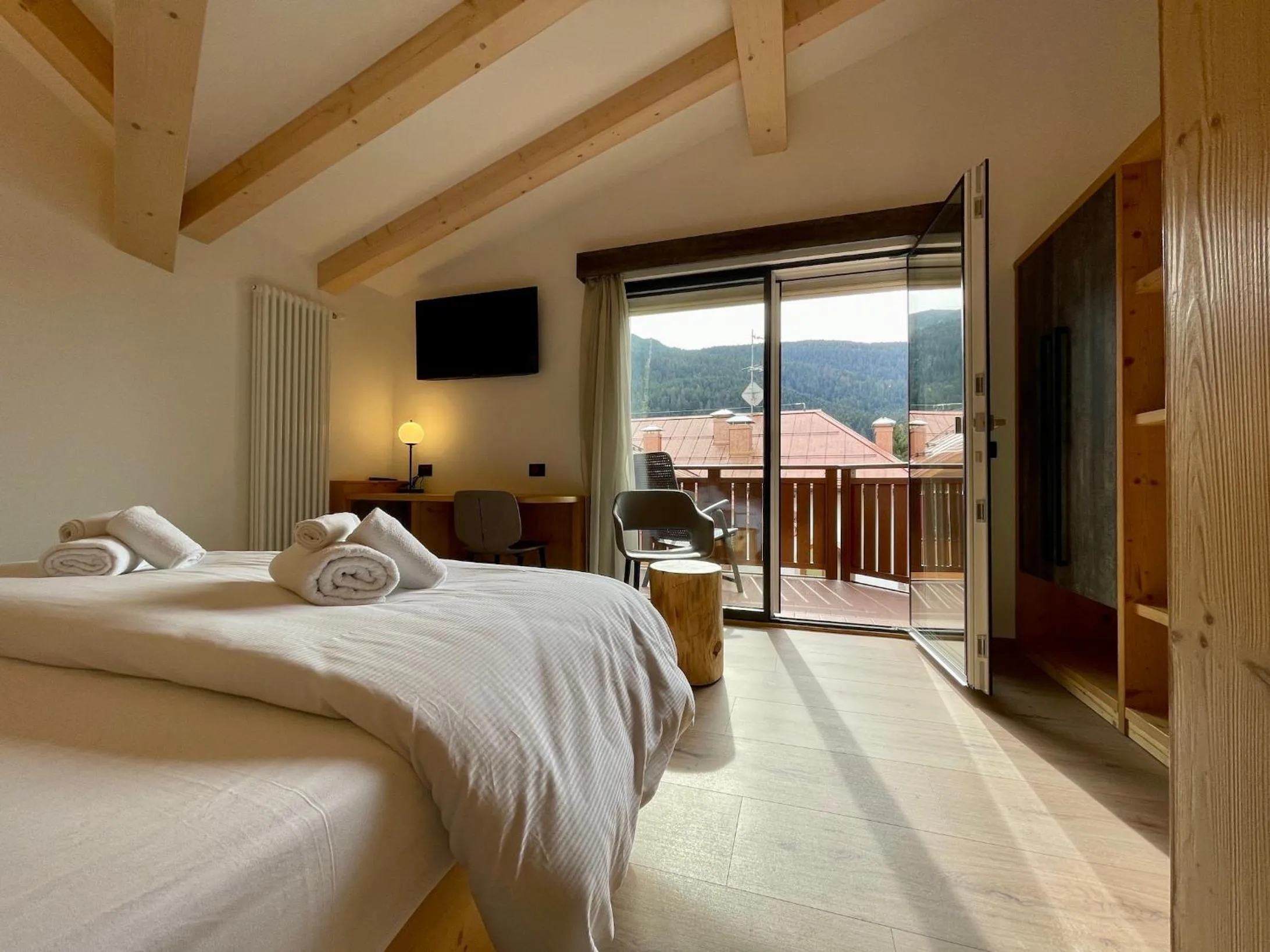 Mountain view, Bed in Hotel Stella Alpina