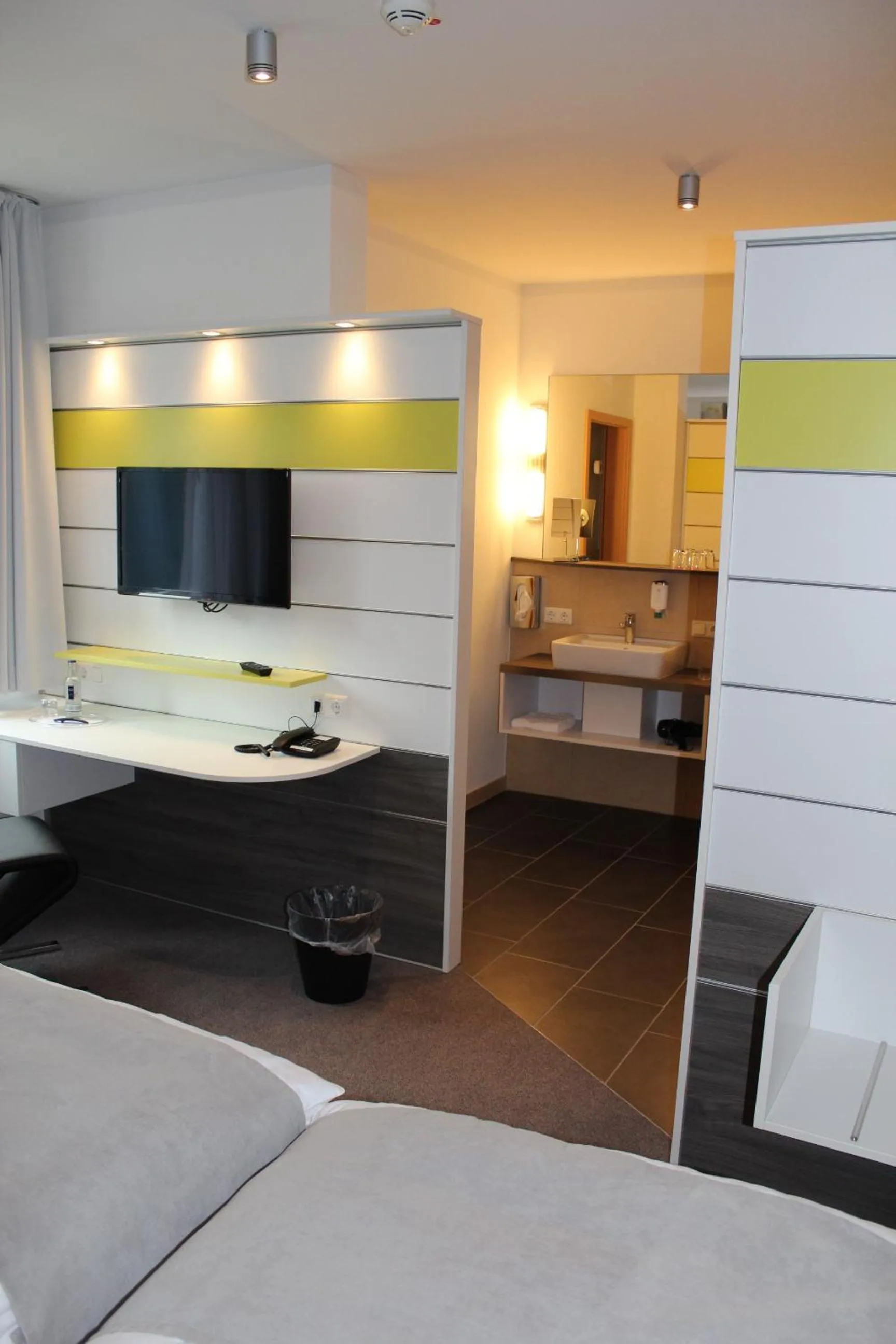 Seating area, Bed in Hotel Ripken