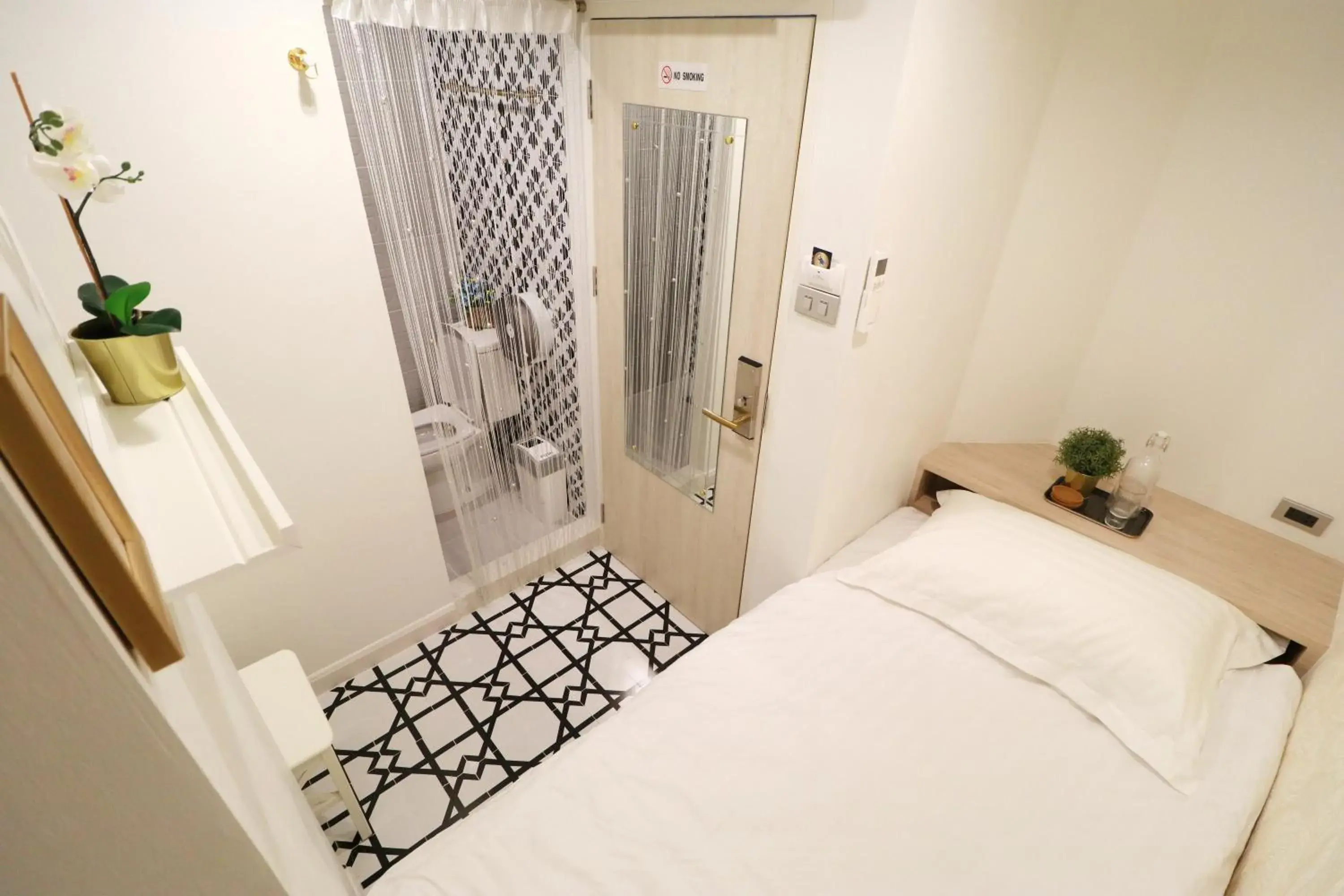 Single Bed Private Ensuite (No window) - single occupancy in The LOL Elephant Hostel Single Bed Private Ensuite (No window) - single occupancy in The LOL Elephant Hostel