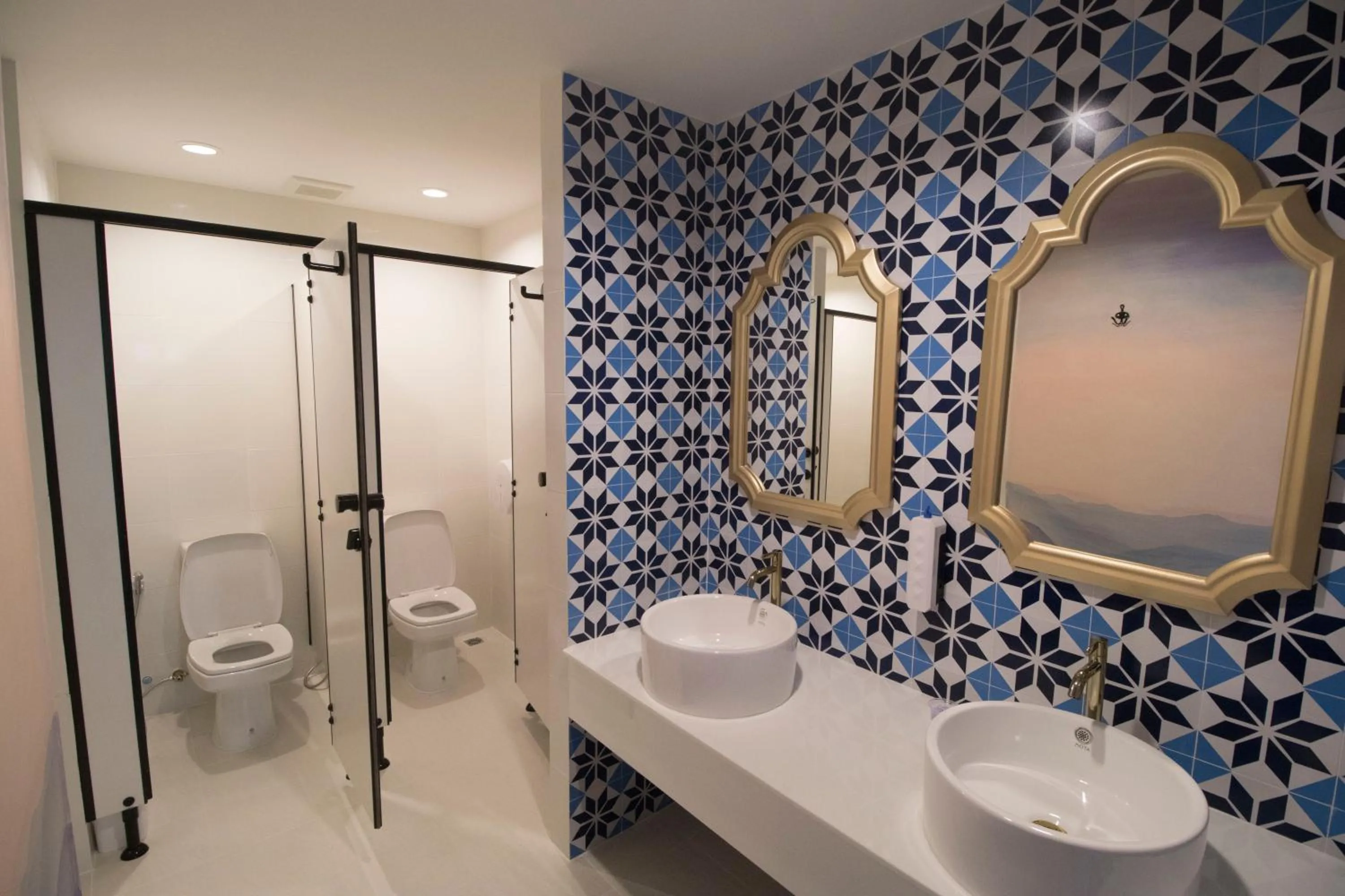 The LOL Elephant Hostel