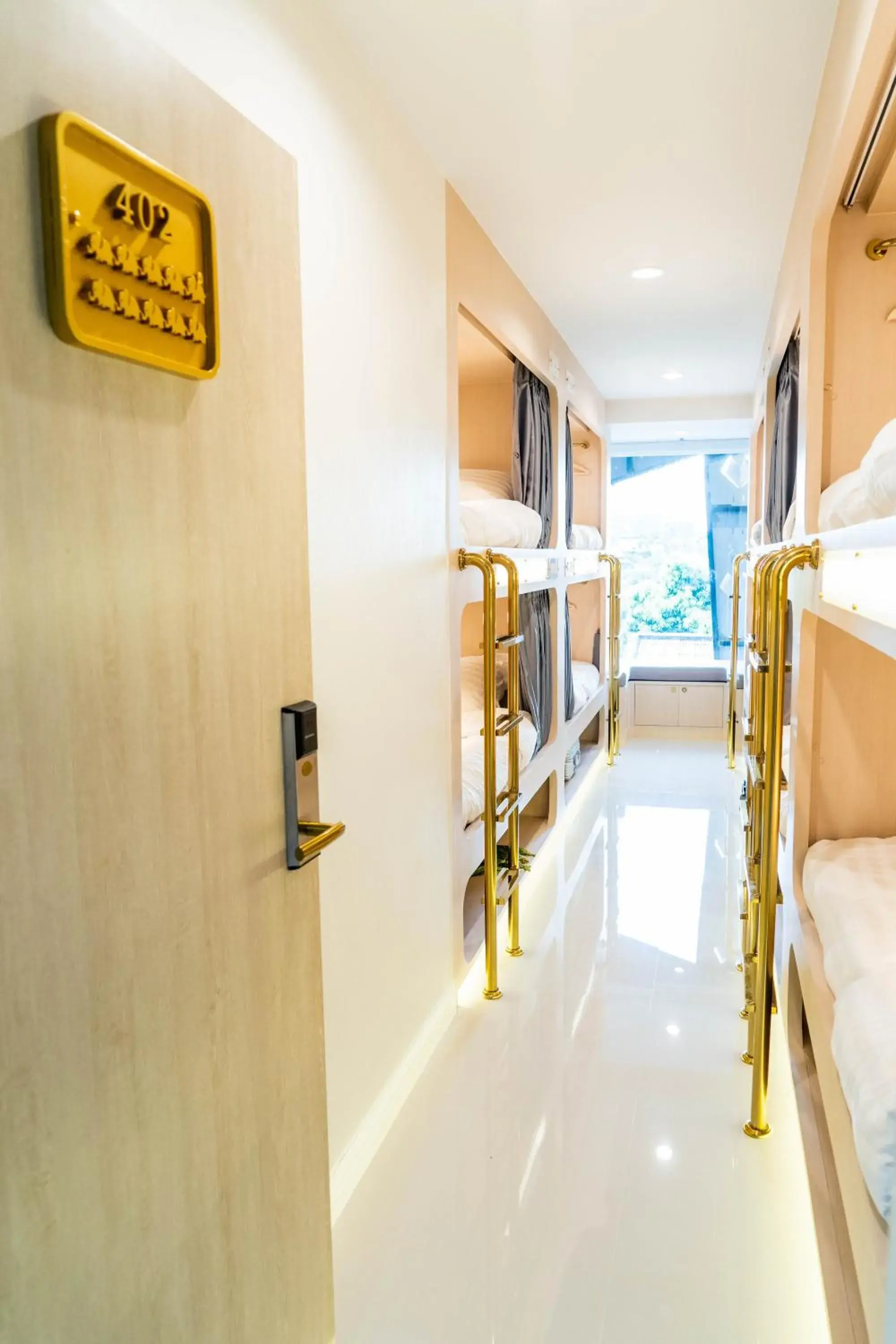 Bed in 10-Bed Mixed Dormitory Room in The LOL Elephant Hostel Bed in 10-Bed Mixed Dormitory Room in The LOL Elephant Hostel