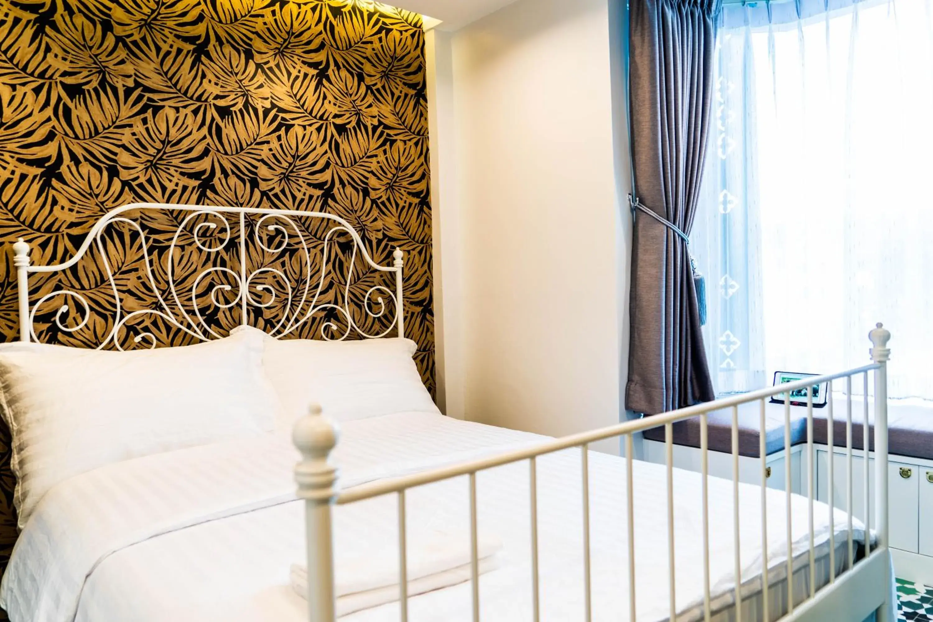 Deluxe Queen Room in The LOL Elephant Hostel Deluxe Queen Room in The LOL Elephant Hostel