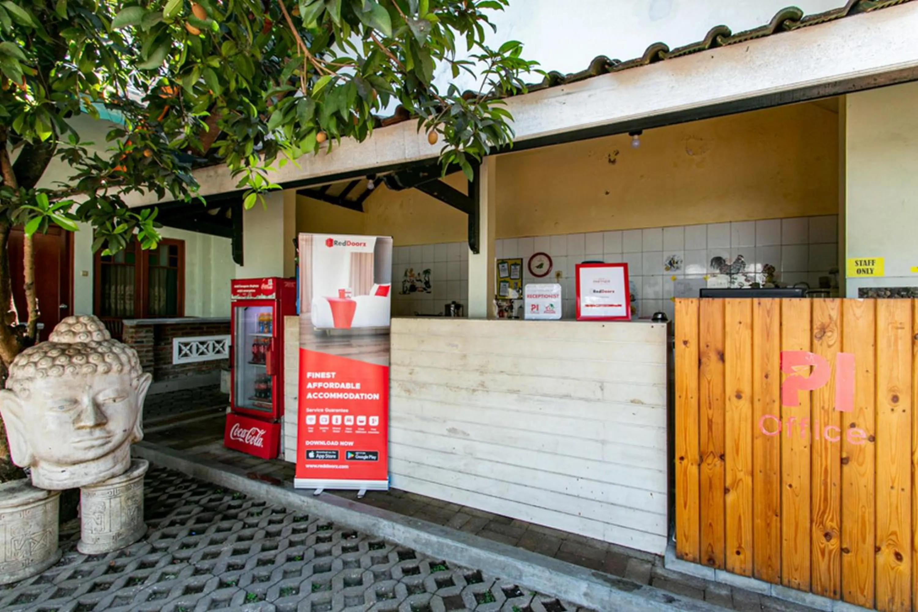 Lobby or reception in RedDoorz Plus near Taman Sari 2