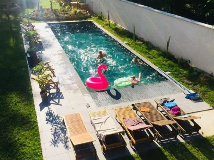 Pool view in Effet Lodge