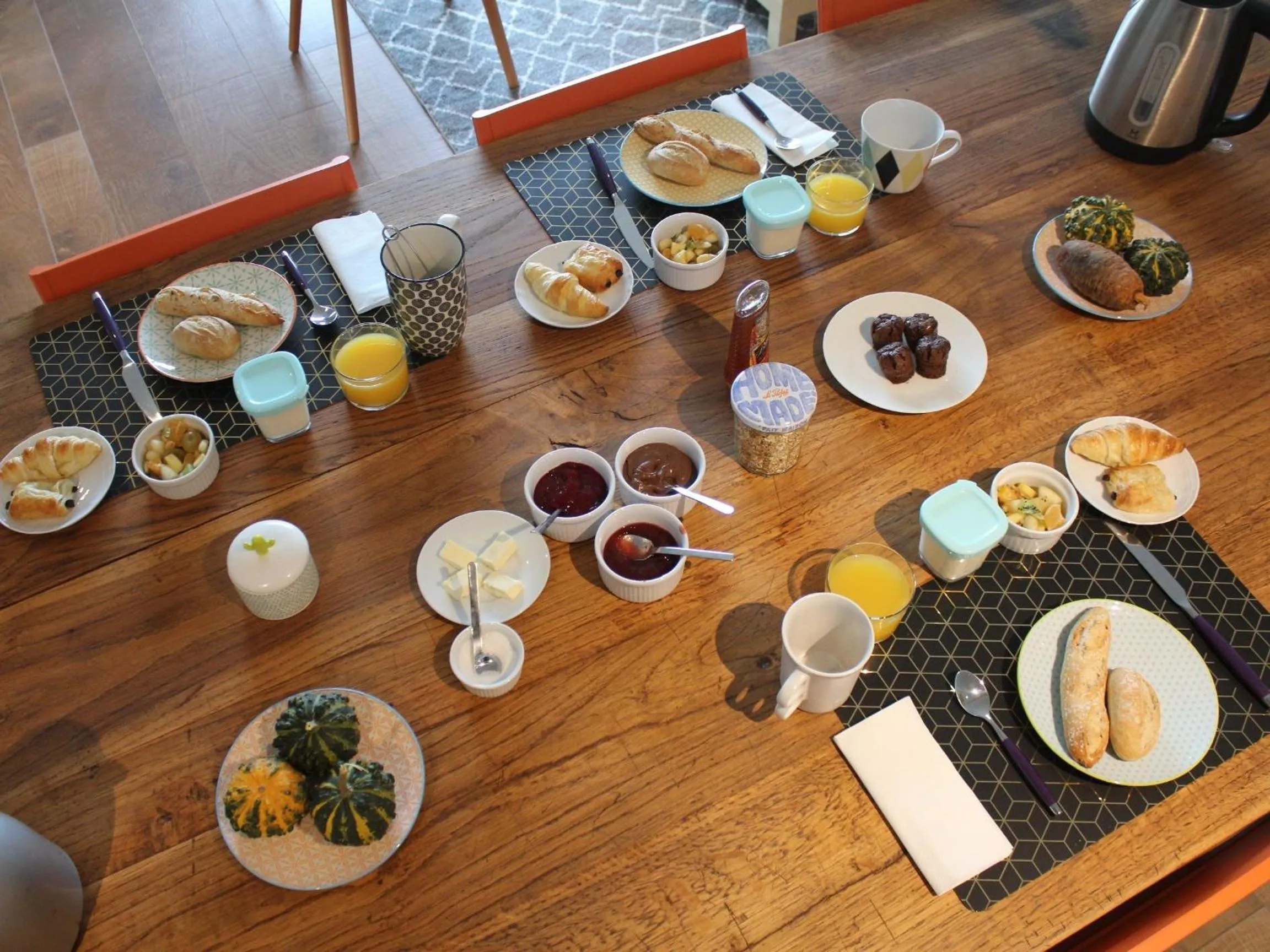 Dining area in Effet Lodge