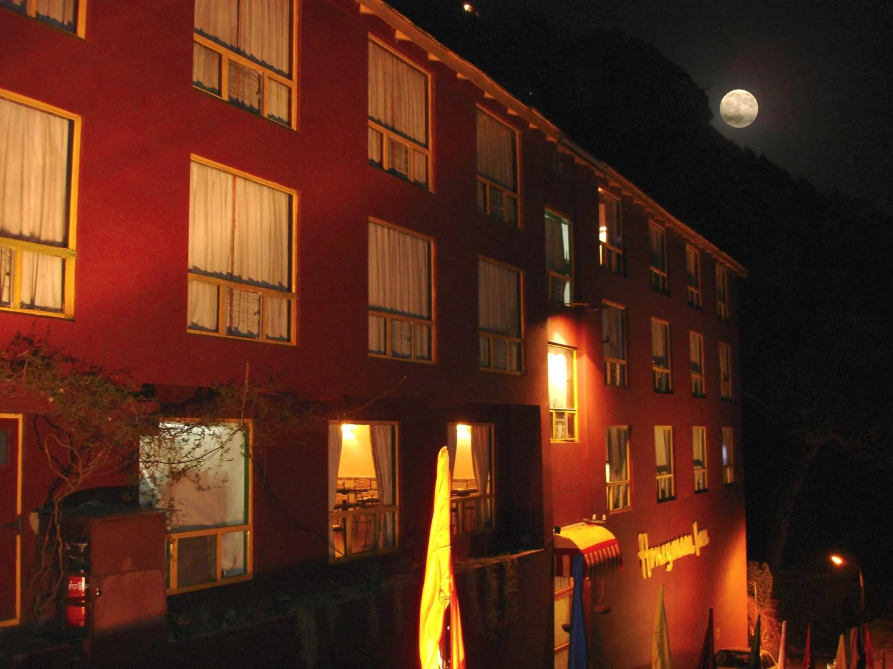 Facade/entrance in Honeymoon Inn Mussoorie