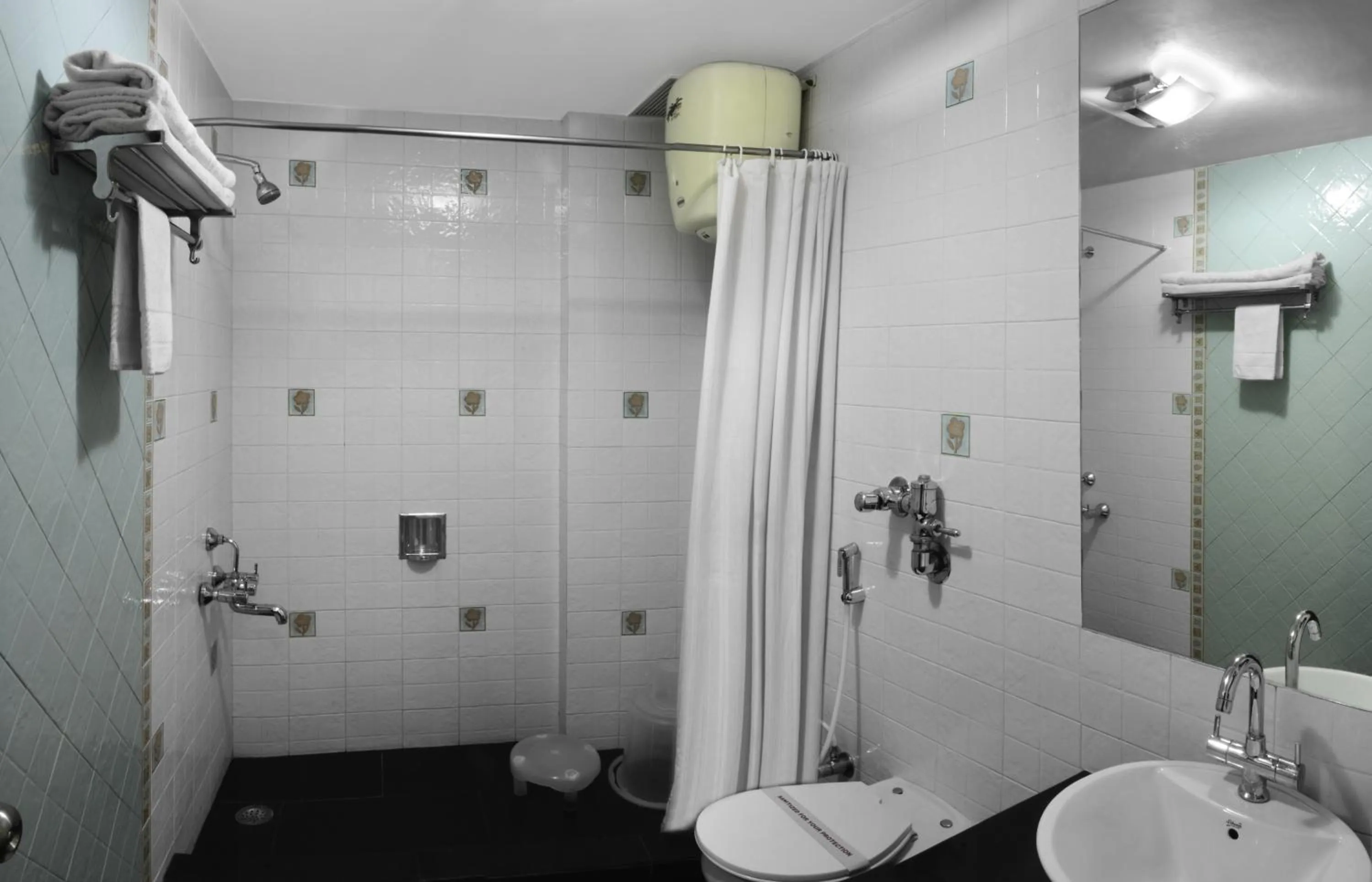 Shower in Honeymoon Inn Mussoorie