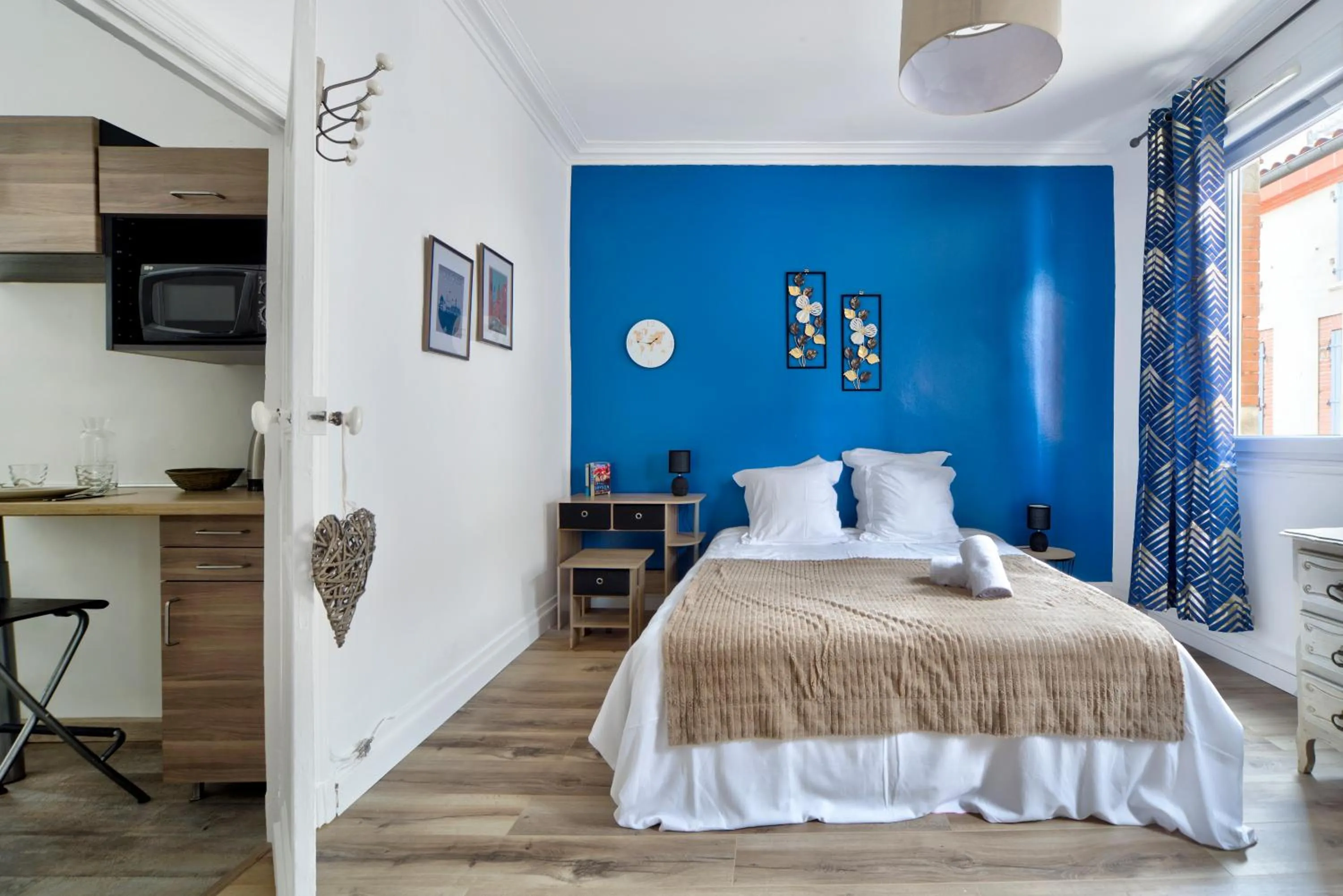 Photo of the whole room, Bed in City Rosa