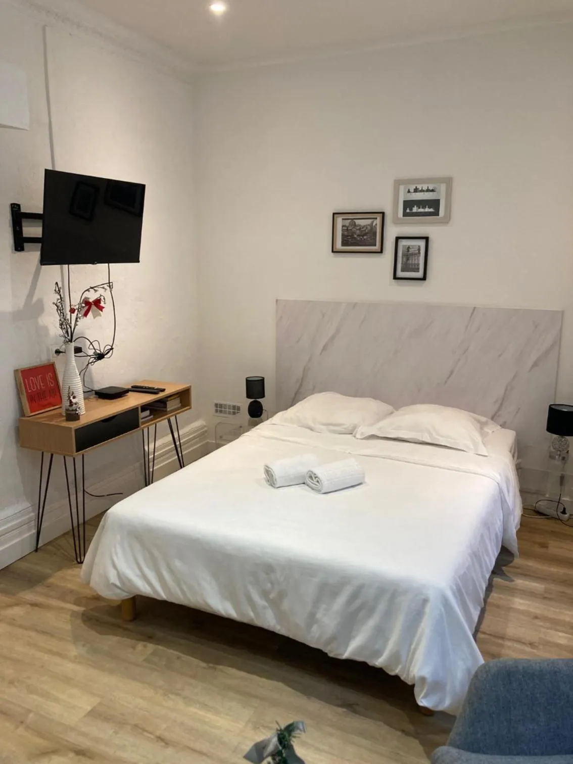 Bedroom, Bed in City Rosa