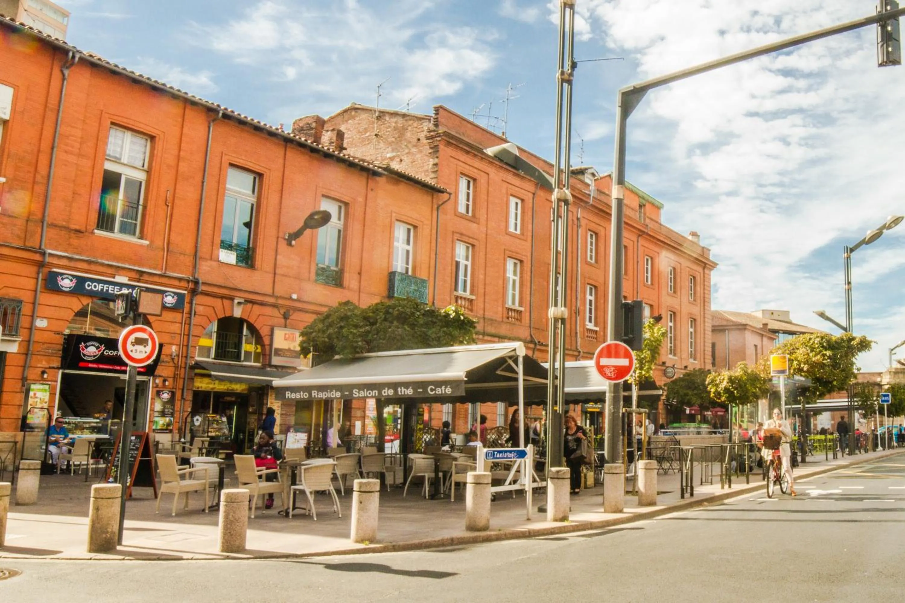 Area and facilities in City Rosa