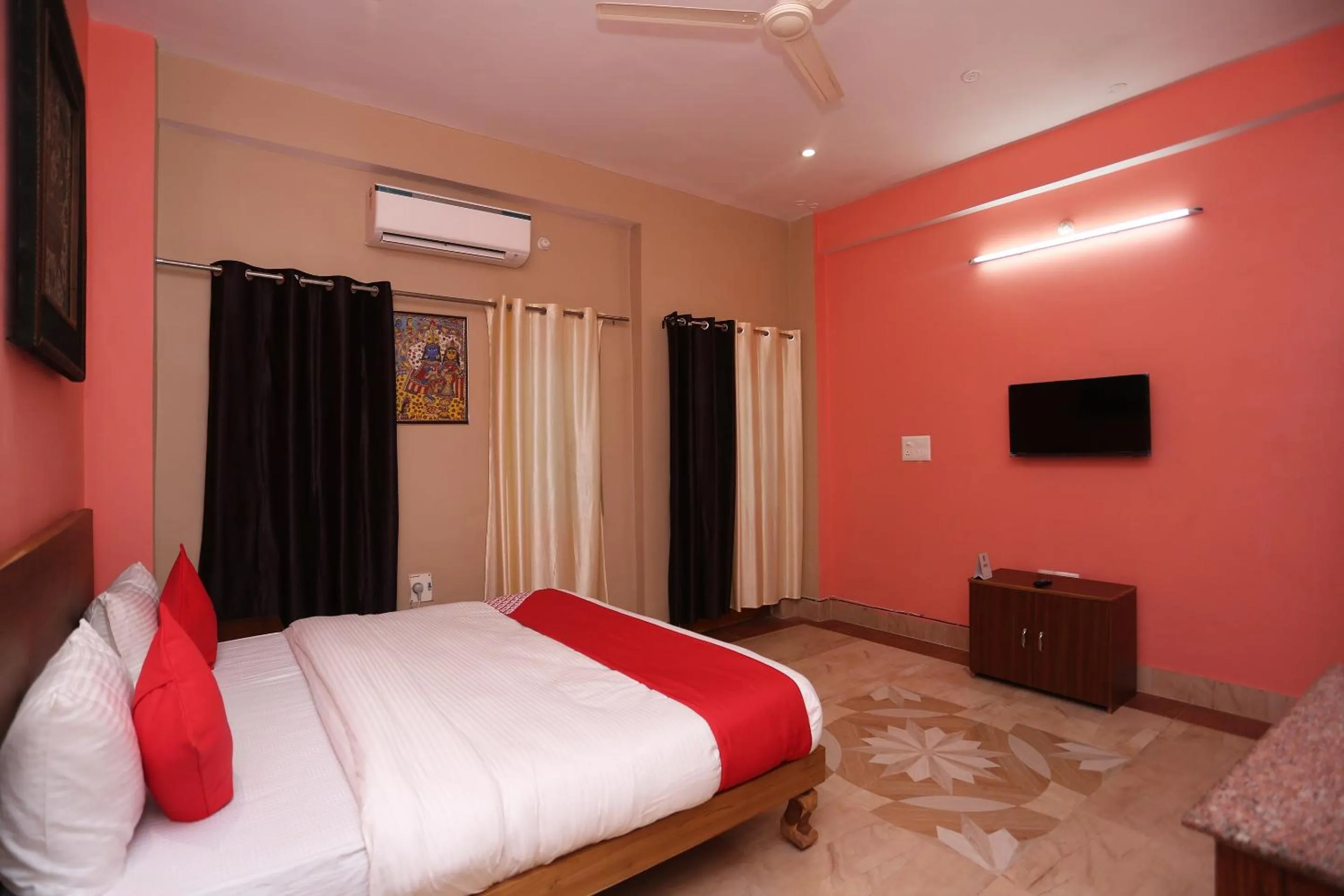 Bedroom, Bed in Super Collection-O Sara Grand Near Ram Manohar Lohia hospital