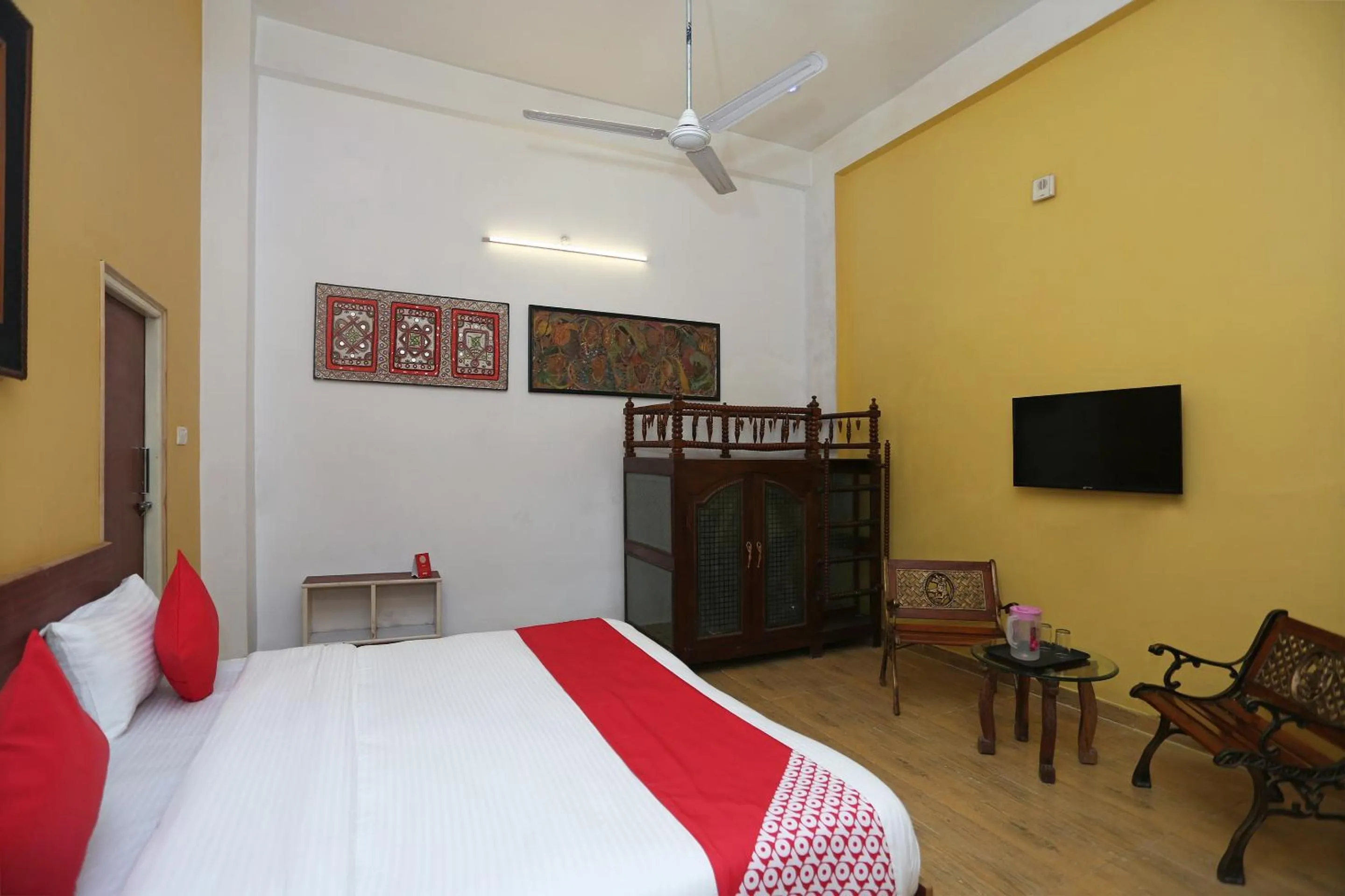 Bedroom, Bed in Super Collection-O Sara Grand Near Ram Manohar Lohia hospital