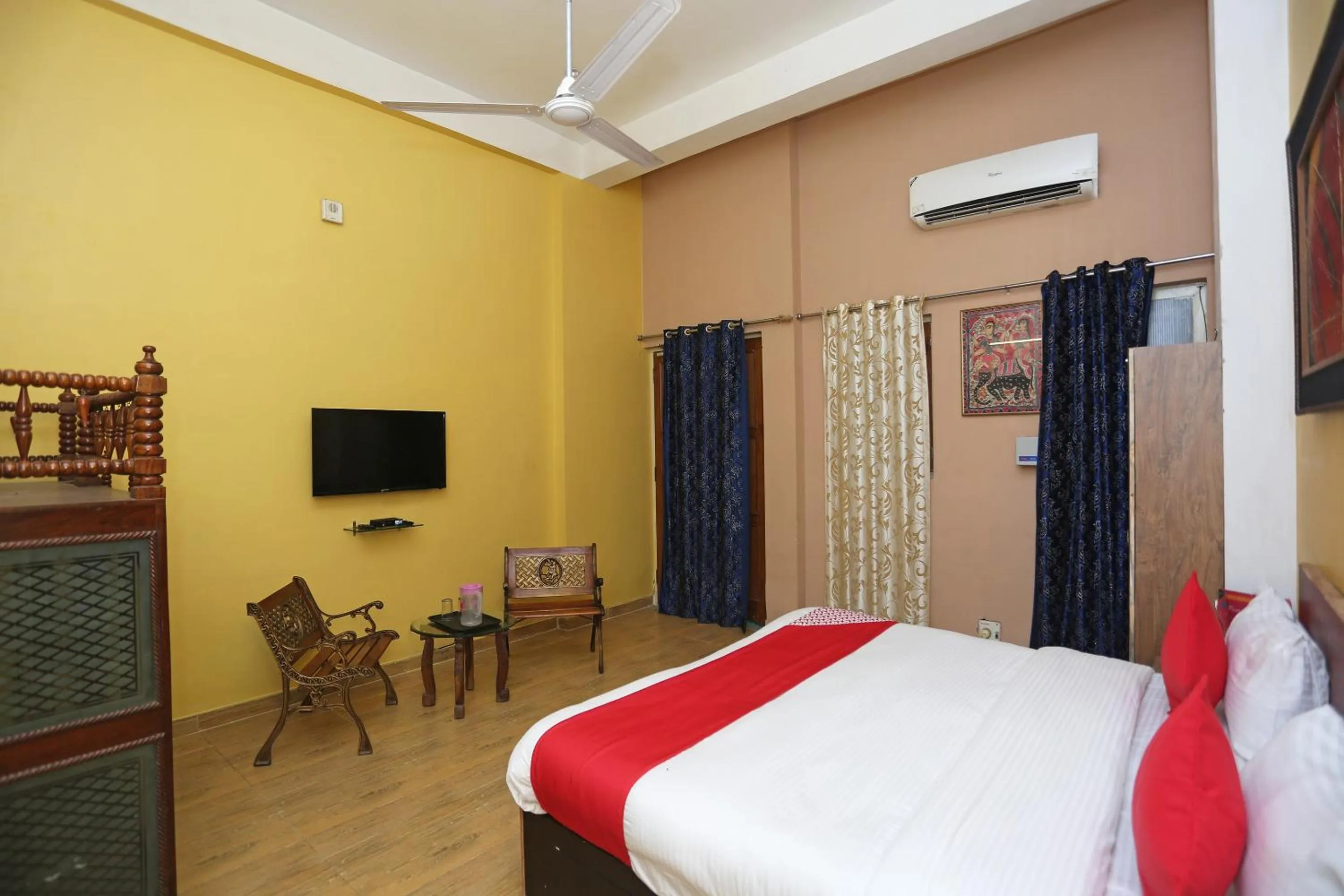 Bedroom, Bed in Super Collection-O Sara Grand Near Ram Manohar Lohia hospital