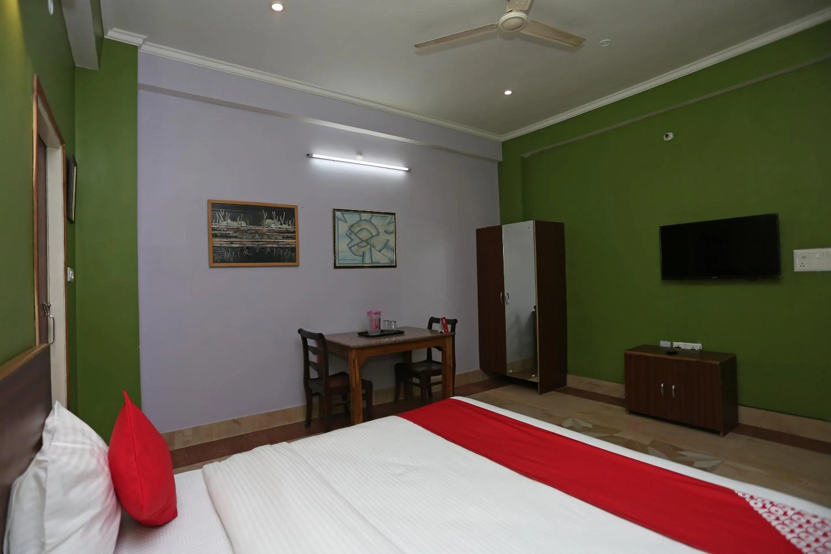 Bedroom, Bed in Super Collection-O Sara Grand Near Ram Manohar Lohia hospital