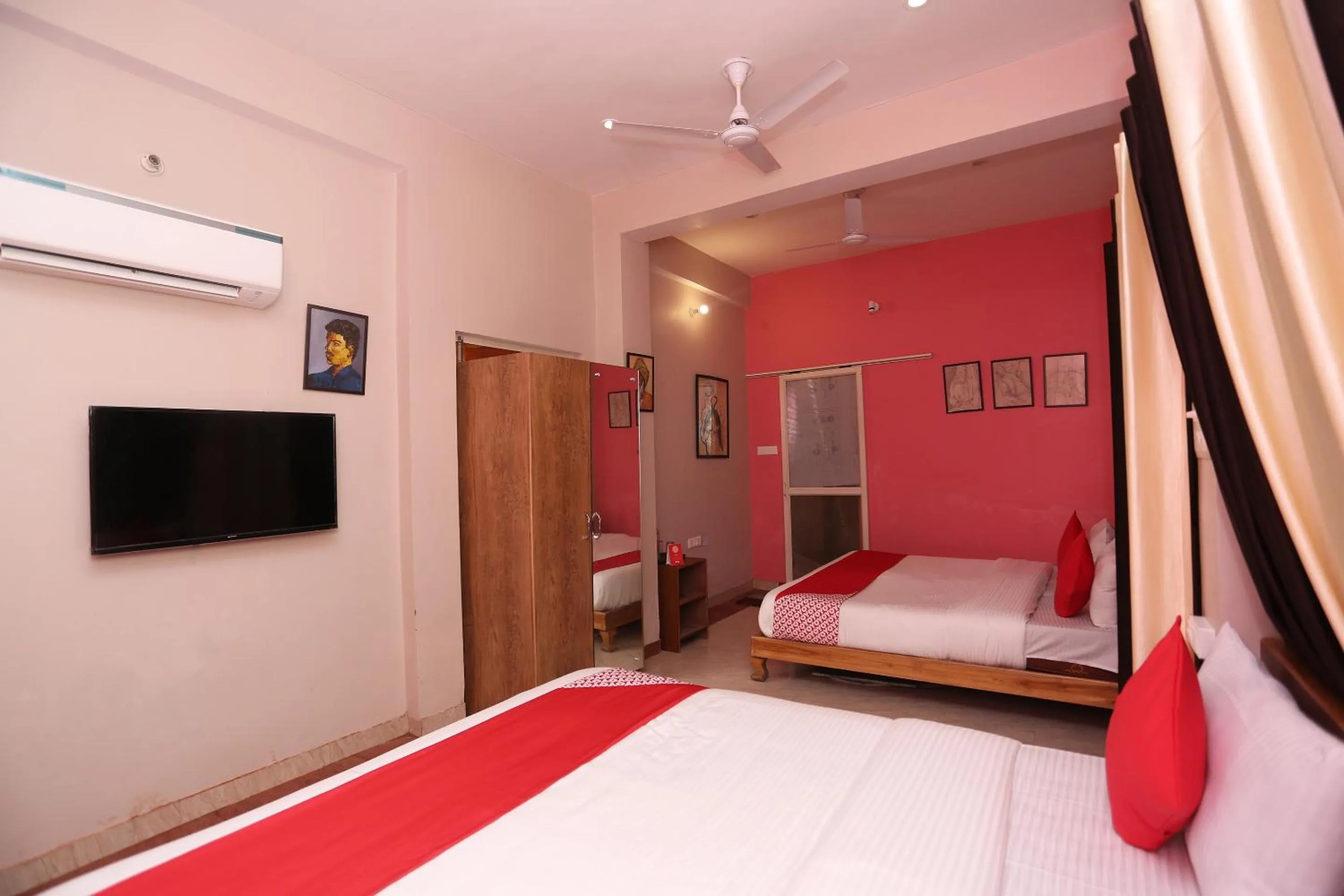 Bedroom, Bed in Super Collection-O Sara Grand Near Ram Manohar Lohia hospital