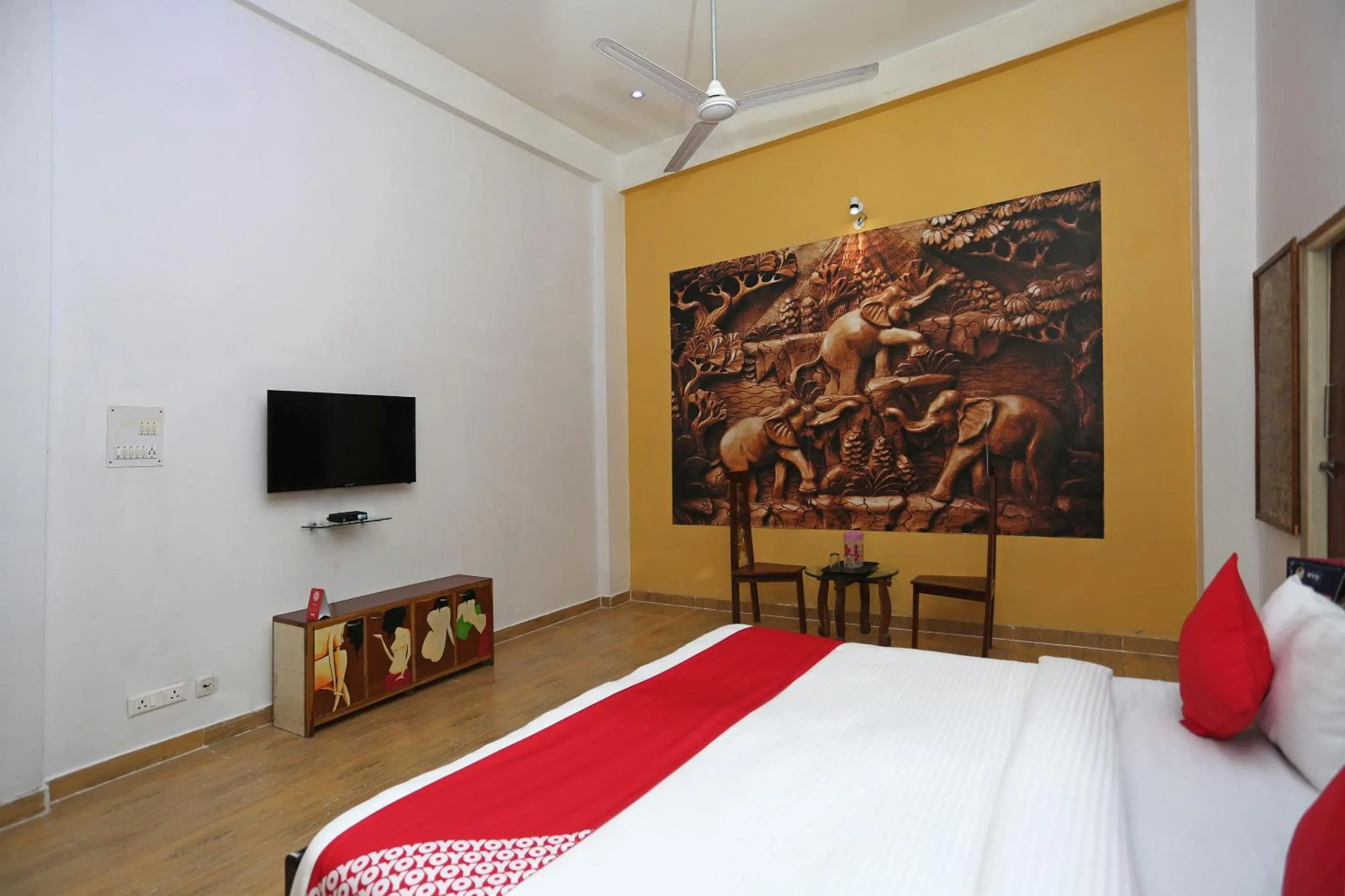 Bedroom, Bed in Super Collection-O Sara Grand Near Ram Manohar Lohia hospital